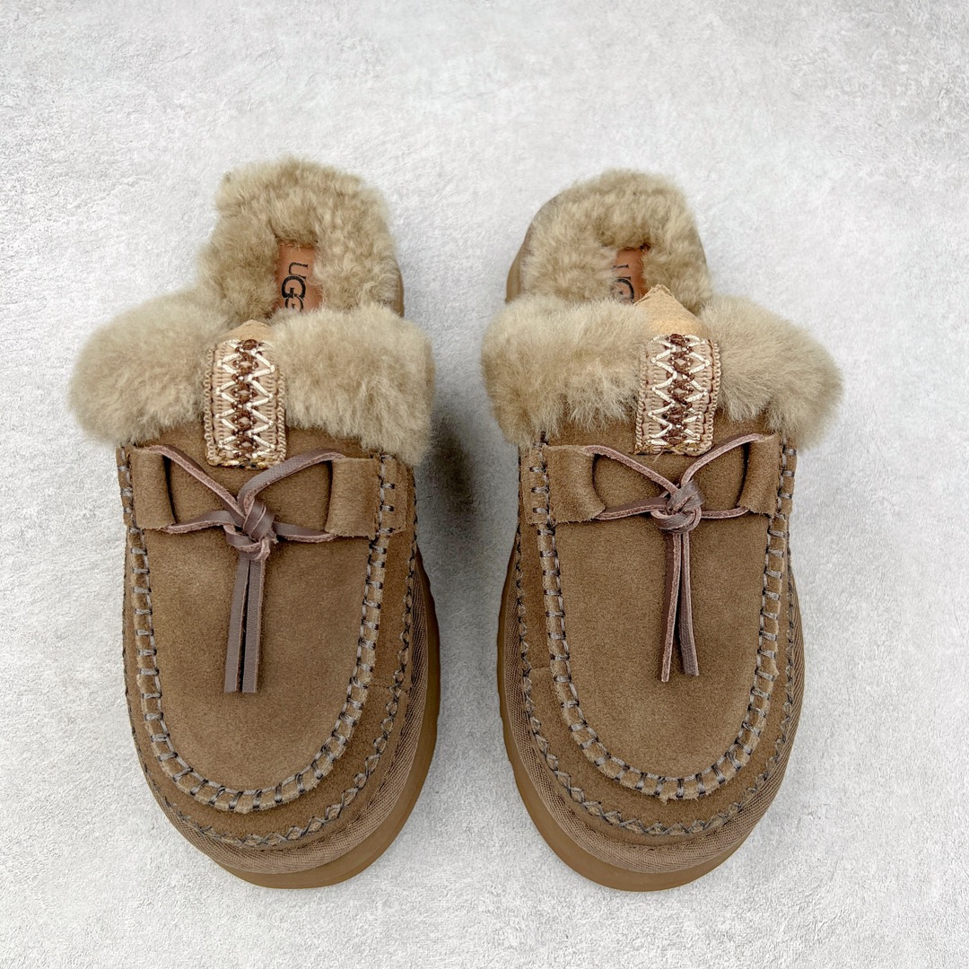 图片[2]-＃K版 UGG 8260经典秋冬羊皮毛一体雪地靴 私人订单价格匠心定位 桑坡八年大厂直供 拒绝高利润 区别杀猪版本 隆丰A级澳洲进口羊皮毛一体 完全遵循ZP工艺流程 代工厂原厂版师 秉承无原鞋不开发选择 注重每一处细节 市面最正版型 TREADLITE\\\”轻翼\\\”科技外底 轻便/耐用/柔韧/桩型【售后郑重承诺】一个月内若出现重大脱胶/断底等质量问题 直接为您换新 翻毛皮鞋面 细腻亲肤再生聚酯纤维滚边 舒适易打理 保暖性佳 UGG plush™ 里衬和内底 茸软亲肤 舒适暖足 经典鞋型搭配轻盈厚底 稳稳拿捏秋冬出街时髦造型 Treadlite by UGG 轻翼大底 轻盈缓震 为双足减负 舒适轻便 助你轻松畅玩整天 尺码：35 36 37 38 39 40-选品中心