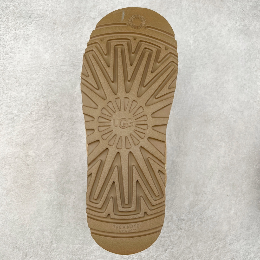 图片[9]-＃K版 UGG 4032经典秋冬羊皮毛一体雪地靴 私人订单价格匠心定位 桑坡八年大厂直供 拒绝高利润 区别杀猪版本 隆丰A级澳洲进口羊皮毛一体 完全遵循ZP工艺流程 代工厂原厂版师 秉承无原鞋不开发选择 注重每一处细节 市面最正版型 TREADLITE\\\”轻翼\\\”科技外底 轻便/耐用/柔韧/桩型【售后郑重承诺】一个月内若出现重大脱胶/断底等质量问题 直接为您换新 翻毛皮鞋面 细腻亲肤再生聚酯纤维滚边 舒适易打理 保暖性佳 UGG plush™ 里衬和内底 茸软亲肤 舒适暖足 经典鞋型搭配轻盈厚底 稳稳拿捏秋冬出街时髦造型 Treadlite by UGG 轻翼大底 轻盈缓震 为双足减负 舒适轻便 助你轻松畅玩整天 尺码：35 36 37 38 39 40-选品中心