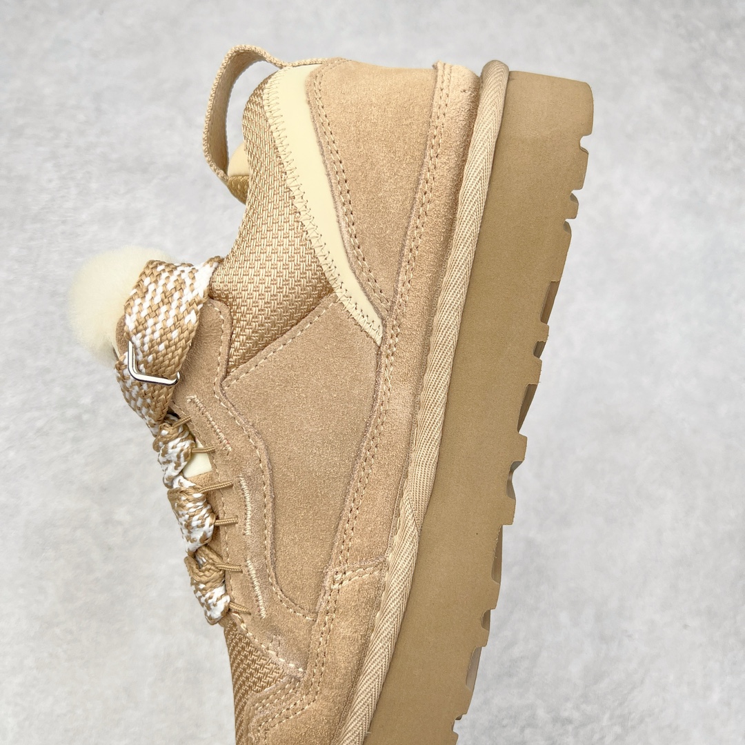 图片[7]-＃K版 UGG 4032经典秋冬羊皮毛一体雪地靴 私人订单价格匠心定位 桑坡八年大厂直供 拒绝高利润 区别杀猪版本 隆丰A级澳洲进口羊皮毛一体 完全遵循ZP工艺流程 代工厂原厂版师 秉承无原鞋不开发选择 注重每一处细节 市面最正版型 TREADLITE\\\”轻翼\\\”科技外底 轻便/耐用/柔韧/桩型【售后郑重承诺】一个月内若出现重大脱胶/断底等质量问题 直接为您换新 翻毛皮鞋面 细腻亲肤再生聚酯纤维滚边 舒适易打理 保暖性佳 UGG plush™ 里衬和内底 茸软亲肤 舒适暖足 经典鞋型搭配轻盈厚底 稳稳拿捏秋冬出街时髦造型 Treadlite by UGG 轻翼大底 轻盈缓震 为双足减负 舒适轻便 助你轻松畅玩整天 尺码：35 36 37 38 39 40-选品中心