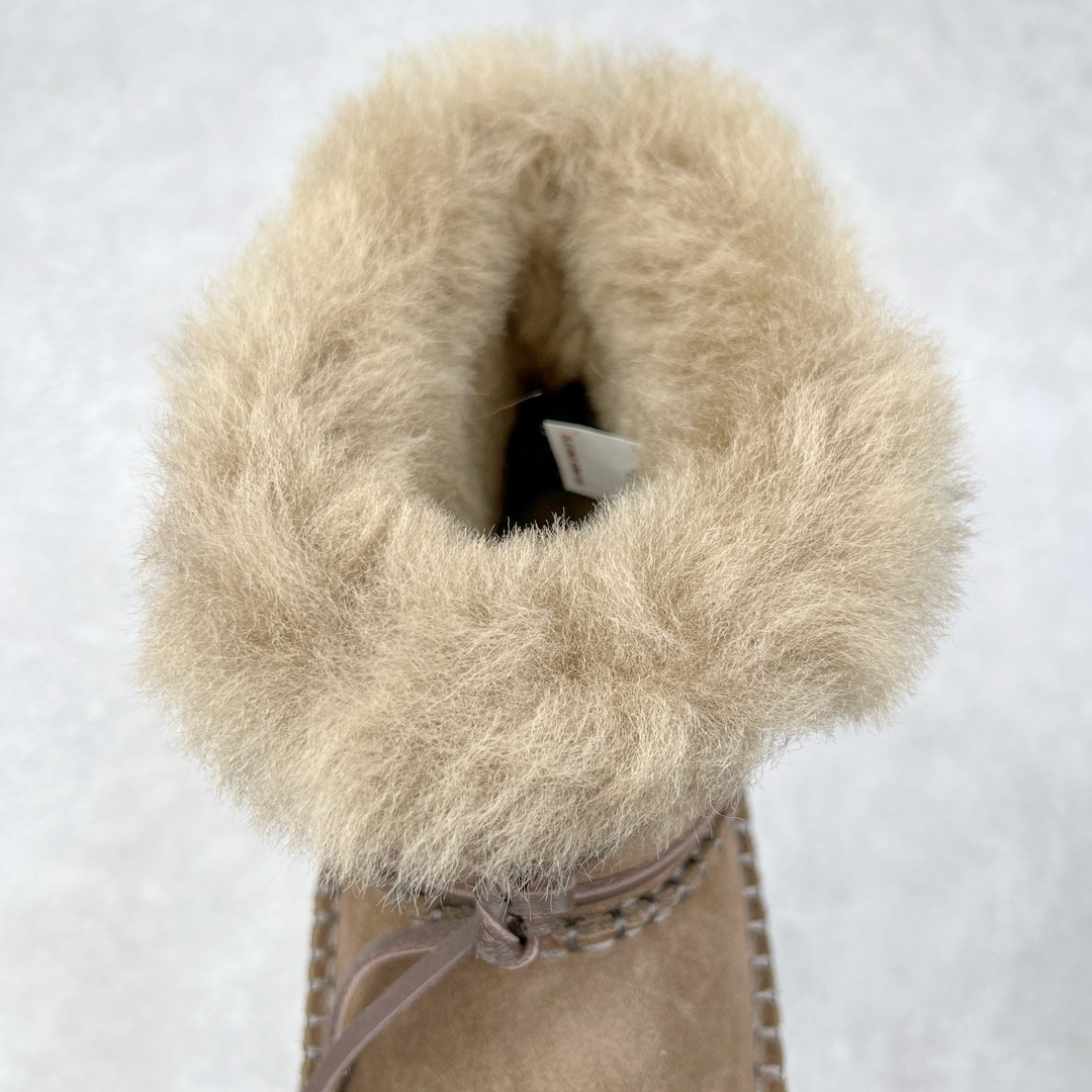 图片[5]-＃K版 UGG 5851经典秋冬羊皮毛一体雪地靴 私人订单价格匠心定位 桑坡八年大厂直供 拒绝高利润 区别杀猪版本 隆丰A级澳洲进口羊皮毛一体 完全遵循ZP工艺流程 代工厂原厂版师 秉承无原鞋不开发选择 注重每一处细节 市面最正版型 TREADLITE\\\”轻翼\\\”科技外底 轻便/耐用/柔韧/桩型【售后郑重承诺】一个月内若出现重大脱胶/断底等质量问题 直接为您换新 翻毛皮鞋面 细腻亲肤再生聚酯纤维滚边 舒适易打理 保暖性佳 UGG plush™ 里衬和内底 茸软亲肤 舒适暖足 经典鞋型搭配轻盈厚底 稳稳拿捏秋冬出街时髦造型 Treadlite by UGG 轻翼大底 轻盈缓震 为双足减负 舒适轻便 助你轻松畅玩整天 尺码：35 36 37 38 39 40-选品中心