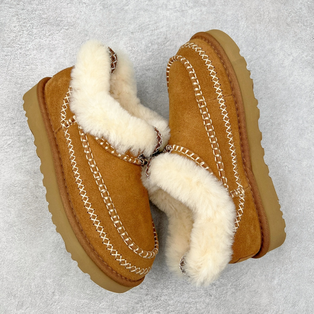 图片[3]-＃K版 UGG 8224经典秋冬羊皮毛一体雪地靴 私人订单价格匠心定位 桑坡八年大厂直供 拒绝高利润 区别杀猪版本 隆丰A级澳洲进口羊皮毛一体 完全遵循ZP工艺流程 代工厂原厂版师 秉承无原鞋不开发选择 注重每一处细节 市面最正版型 TREADLITE\\\”轻翼\\\”科技外底 轻便/耐用/柔韧/桩型【售后郑重承诺】一个月内若出现重大脱胶/断底等质量问题 直接为您换新 翻毛皮鞋面 细腻亲肤再生聚酯纤维滚边 舒适易打理 保暖性佳 UGG plush™ 里衬和内底 茸软亲肤 舒适暖足 经典鞋型搭配轻盈厚底 稳稳拿捏秋冬出街时髦造型 Treadlite by UGG 轻翼大底 轻盈缓震 为双足减负 舒适轻便 助你轻松畅玩整天 尺码：35 36 37 38 39 40-选品中心