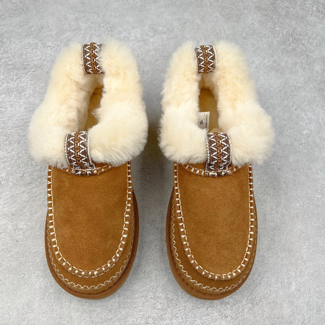 图片[2]-＃K版 UGG 8224经典秋冬羊皮毛一体雪地靴 私人订单价格匠心定位 桑坡八年大厂直供 拒绝高利润 区别杀猪版本 隆丰A级澳洲进口羊皮毛一体 完全遵循ZP工艺流程 代工厂原厂版师 秉承无原鞋不开发选择 注重每一处细节 市面最正版型 TREADLITE\\\”轻翼\\\”科技外底 轻便/耐用/柔韧/桩型【售后郑重承诺】一个月内若出现重大脱胶/断底等质量问题 直接为您换新 翻毛皮鞋面 细腻亲肤再生聚酯纤维滚边 舒适易打理 保暖性佳 UGG plush™ 里衬和内底 茸软亲肤 舒适暖足 经典鞋型搭配轻盈厚底 稳稳拿捏秋冬出街时髦造型 Treadlite by UGG 轻翼大底 轻盈缓震 为双足减负 舒适轻便 助你轻松畅玩整天 尺码：35 36 37 38 39 40-选品中心