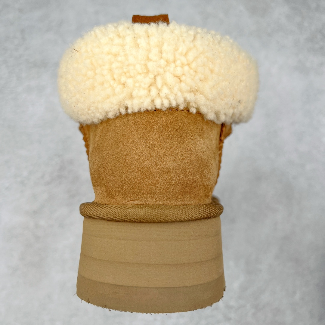 图片[8]-＃K版 UGG 3954经典秋冬羊皮毛一体雪地靴 私人订单价格匠心定位 桑坡八年大厂直供 拒绝高利润 区别杀猪版本 隆丰A级澳洲进口羊皮毛一体 完全遵循ZP工艺流程 代工厂原厂版师 秉承无原鞋不开发选择 注重每一处细节 市面最正版型 TREADLITE\\\”轻翼\\\”科技外底 轻便/耐用/柔韧/桩型【售后郑重承诺】一个月内若出现重大脱胶/断底等质量问题 直接为您换新 翻毛皮鞋面 细腻亲肤再生聚酯纤维滚边 舒适易打理 保暖性佳 UGG plush™ 里衬和内底 茸软亲肤 舒适暖足 经典鞋型搭配轻盈厚底 稳稳拿捏秋冬出街时髦造型 Treadlite by UGG 轻翼大底 轻盈缓震 为双足减负 舒适轻便 助你轻松畅玩整天 尺码：35 36 37 38 39 40-选品中心