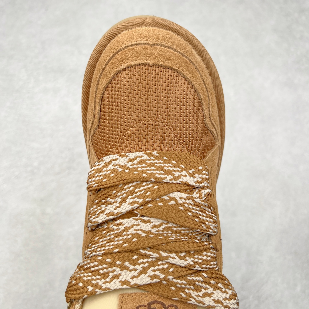 图片[4]-＃K版 UGG 4032经典秋冬羊皮毛一体雪地靴 私人订单价格匠心定位 桑坡八年大厂直供 拒绝高利润 区别杀猪版本 隆丰A级澳洲进口羊皮毛一体 完全遵循ZP工艺流程 代工厂原厂版师 秉承无原鞋不开发选择 注重每一处细节 市面最正版型 TREADLITE\\\”轻翼\\\”科技外底 轻便/耐用/柔韧/桩型【售后郑重承诺】一个月内若出现重大脱胶/断底等质量问题 直接为您换新 翻毛皮鞋面 细腻亲肤再生聚酯纤维滚边 舒适易打理 保暖性佳 UGG plush™ 里衬和内底 茸软亲肤 舒适暖足 经典鞋型搭配轻盈厚底 稳稳拿捏秋冬出街时髦造型 Treadlite by UGG 轻翼大底 轻盈缓震 为双足减负 舒适轻便 助你轻松畅玩整天 尺码：35 36 37 38 39 40-选品中心