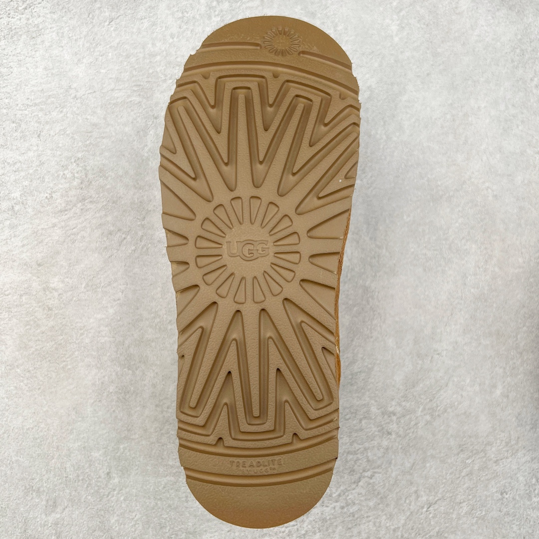 图片[9]-＃K版 UGG 4032经典秋冬羊皮毛一体雪地靴 私人订单价格匠心定位 桑坡八年大厂直供 拒绝高利润 区别杀猪版本 隆丰A级澳洲进口羊皮毛一体 完全遵循ZP工艺流程 代工厂原厂版师 秉承无原鞋不开发选择 注重每一处细节 市面最正版型 TREADLITE\\\”轻翼\\\”科技外底 轻便/耐用/柔韧/桩型【售后郑重承诺】一个月内若出现重大脱胶/断底等质量问题 直接为您换新 翻毛皮鞋面 细腻亲肤再生聚酯纤维滚边 舒适易打理 保暖性佳 UGG plush™ 里衬和内底 茸软亲肤 舒适暖足 经典鞋型搭配轻盈厚底 稳稳拿捏秋冬出街时髦造型 Treadlite by UGG 轻翼大底 轻盈缓震 为双足减负 舒适轻便 助你轻松畅玩整天 尺码：35 36 37 38 39 40-选品中心