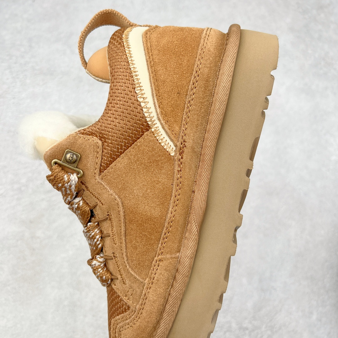 图片[7]-＃K版 UGG 4032经典秋冬羊皮毛一体雪地靴 私人订单价格匠心定位 桑坡八年大厂直供 拒绝高利润 区别杀猪版本 隆丰A级澳洲进口羊皮毛一体 完全遵循ZP工艺流程 代工厂原厂版师 秉承无原鞋不开发选择 注重每一处细节 市面最正版型 TREADLITE\\\”轻翼\\\”科技外底 轻便/耐用/柔韧/桩型【售后郑重承诺】一个月内若出现重大脱胶/断底等质量问题 直接为您换新 翻毛皮鞋面 细腻亲肤再生聚酯纤维滚边 舒适易打理 保暖性佳 UGG plush™ 里衬和内底 茸软亲肤 舒适暖足 经典鞋型搭配轻盈厚底 稳稳拿捏秋冬出街时髦造型 Treadlite by UGG 轻翼大底 轻盈缓震 为双足减负 舒适轻便 助你轻松畅玩整天 尺码：35 36 37 38 39 40-选品中心