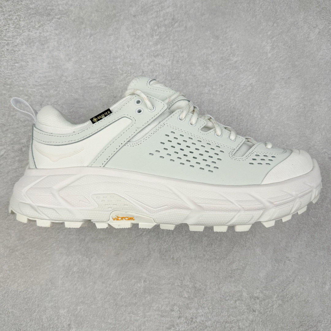 ＃C版 HOKA ONE ONE Tor Ultra Low Gore-Tex 托亚系列增强版低帮厚底轻量坦克户外登山运动鞋 HOKA ONE ONE 在去年异军突起，成为街头时尚圈中的新宠儿，品牌与时尚品牌 Engineered Garments 合作打造的联名 Tor Ultra Low 鞋款，更是设计与话题兼备的重磅之作，而本月 Hoka One One 又为这双超人气之作释出深蓝色、军绿色与黑色三款普通版配色。设计上依旧采用了具备透气性能的 eVent 物料制做鞋身，更搭配 Vibram 大底保留户外血脉，即使少了 Engineered Garments 的联名加持依旧十分出彩。尺码：36 36.5 37.5 38 38.5 39 40 40.5 41 42 42.5 43 44 44.5 45-选品中心