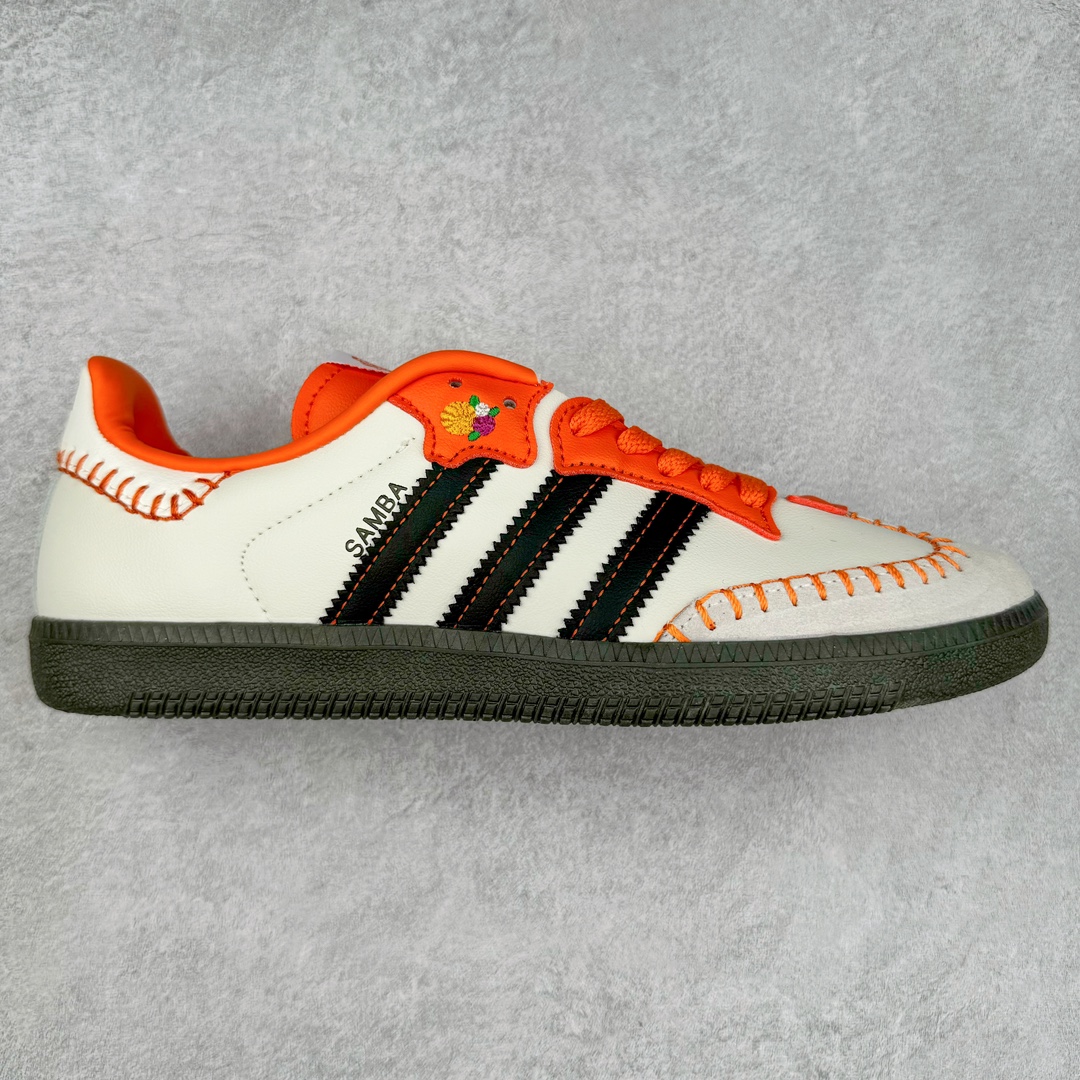 AD Original Samba OG 复古经典轻便板鞋 JI3935 这款桑巴鞋展示了高质量的工艺 带有装饰的超锁缝制和无缝的手感 柔软、柔软的皮革造型和标志性的3条纹完成了精致的外观 正规合身鞋带 鞋面上有绒面鞋垫 橡胶鞋底 享受正畸套筒软感 自50年代首次亮相以来就一直在赢得粉丝的青睐 尺码：36 36.5 37.5 38 38.5 39 40 40.5 41 42 42.5 43 44 44.5 45-选品中心