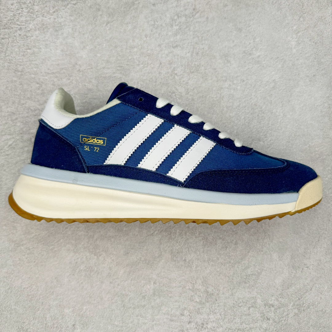 AD SL72 RS系列德训足球风百搭低帮休闲运动板鞋 阿迪达斯Originals推出复古「T头鞋」造型的SL72鞋款复刻，有男女两款可选。男生款为SL72RS，鞋型挺立饱满，鞋底增加高度，采用麂皮与布面制作，符合复古氛围；女生款为SL72OGW，致敬经典款式，鞋身纤细，还原70年代设计，以绿色呈现，点缀金色细节。多款配色可选。「T 头鞋」这两年有多火大家见到了吧？明星、穿搭博主几乎人手一双，凭借复古味的外观，以及亲民的价格，同样成为了不少球鞋玩家日常上脚首选。近日 adidas Originals 将有「T 头鞋」造型的诞生于 1972 年的 SL72 鞋款复刻带回，各位买鞋又有新选择了。1972 年 SL72 问世后，引领了后来阿迪达斯的跑鞋发展方向，其中「SL」代表了 Super Light，彰显了产品轻便的特性。1972 年 SL72 问世后，引领了后来阿迪达斯的跑鞋发展方向，其中「SL」代表了 Super Light，彰显了产品轻便的特性。这次 adidas Originals 延续其轻质经典的基因，带来男女两款 SL72。男生款带来 SL72 RS 鞋型，RS 意为 Reshaped（重塑），鞋款在保留了经典的外观基础上，在尼龙材质里增加了填充物，使鞋型更加挺立和饱满，鞋头则更加圆润，鞋底的 EVA 材质则增加了鞋款的高度。女生款则带来 SL72 OG W 鞋型，OG 顾名思义则是致敬经典款式，相较于 RS（Reshaped）鞋款，鞋身更加纤细，其整体鞋身轮廓、线条、细节、材质上尊崇 70 年代 SL72 的设计，还原经典味道。尺码：36 36⅔ 37⅓ 38 38⅔ 39⅓ 40 40⅔ 41⅓ 42 42⅔ 43⅓ 44 44⅔ 45-选品中心