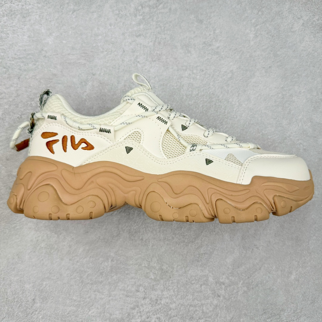 FILA FUSION Fluid 斐乐摩登潮牌防滑耐磨轻便运动鞋 FUSION 系列传承了 FILA 的百年基因，融入年轻运动及潮流文化，成为引领变革、创新突破的一代。以“1+N” 的跨界合作模式重现经典的同时创造经典。带来最出其不意的跨界合作惊喜。同时，FILAFUSION把FILA 的 DNA 融入到定制体验里，你可以随心制造厲于你的产品。FILA FUSION 的鞋家族涵盖了老爹鞋、跑步鞋、网球鞋、季节款。风格复古新潮，满足了时尚人士出行及各类运动的搭配需求，成为当下年轻人筷拥的鞋类品牌之一。FILA FUSION 走进年轻人的世界，通过年轻人运动，街舞，滑板，篮球，展现 FILA FUSION 的潮流态度和年轻文化。FILA FUSION 认为末来属于引领变革、创新突破的年轻一代，让我们一起构成 FILA 未来的蓝图吧！尺码：35.5 36 36.5 37.5 38 38.5 39 40 40.5 41 42 42.5 43 44 44.5 45 45.5-选品中心
