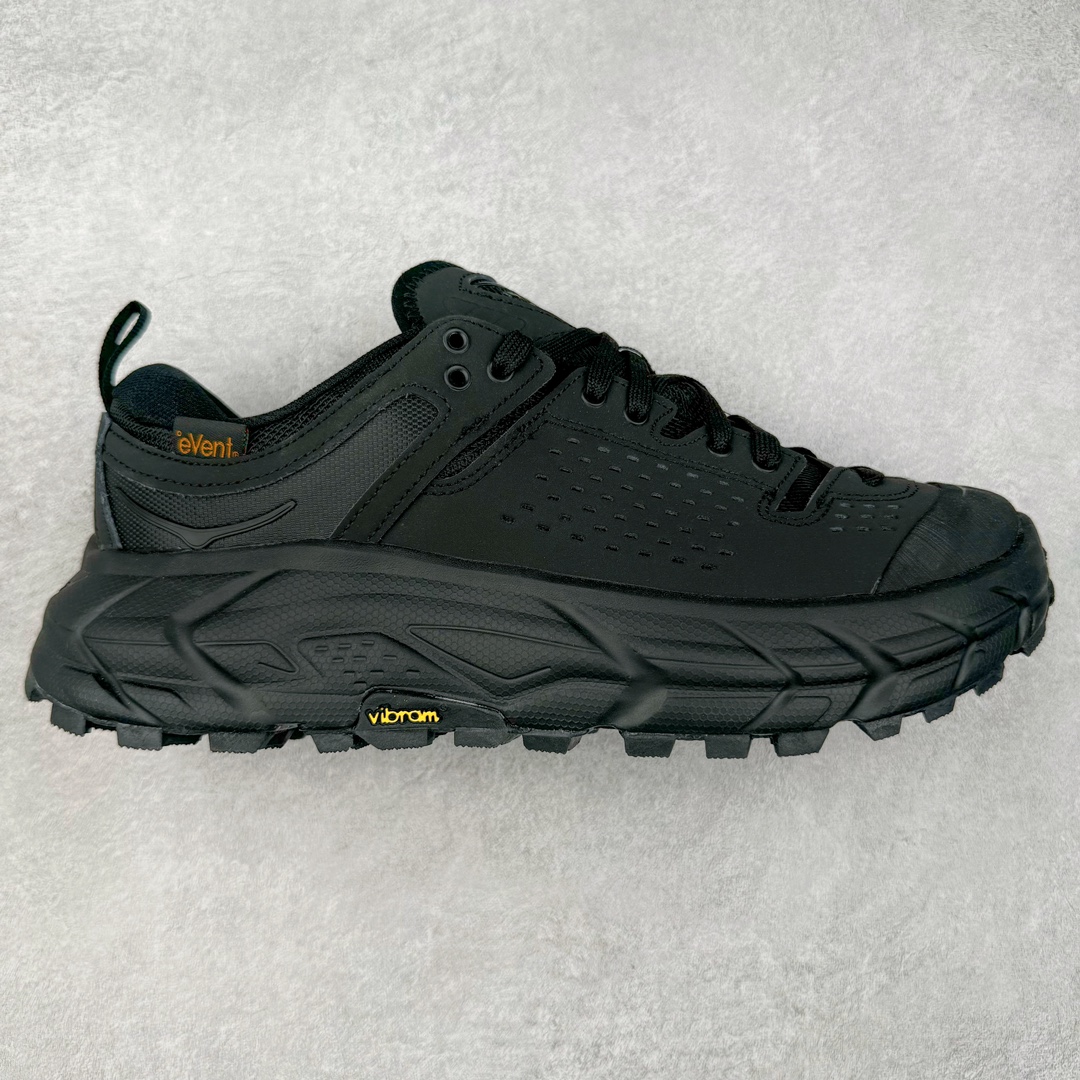 ＃C版 HOKA ONE ONE Tor Ultra Low Gore-Tex 托亚系列增强版低帮厚底轻量坦克户外登山运动鞋 HOKA ONE ONE 在去年异军突起，成为街头时尚圈中的新宠儿，品牌与时尚品牌 Engineered Garments 合作打造的联名 Tor Ultra Low 鞋款，更是设计与话题兼备的重磅之作，而本月 Hoka One One 又为这双超人气之作释出深蓝色、军绿色与黑色三款普通版配色。设计上依旧采用了具备透气性能的 eVent 物料制做鞋身，更搭配 Vibram 大底保留户外血脉，即使少了 Engineered Garments 的联名加持依旧十分出彩。尺码：36 36.5 37.5 38 38.5 39 40 40.5 41 42 42.5 43 44 44.5 45-选品中心