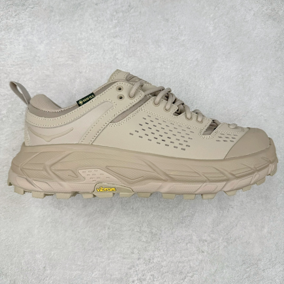 ＃C版 HOKA ONE ONE Tor Ultra Low Gore-Tex 托亚系列增强版低帮厚底轻量坦克户外登山运动鞋 HOKA ONE ONE 在去年异军突起，成为街头时尚圈中的新宠儿，品牌与时尚品牌 Engineered Garments 合作打造的联名 Tor Ultra Low 鞋款，更是设计与话题兼备的重磅之作，而本月 Hoka One One 又为这双超人气之作释出深蓝色、军绿色与黑色三款普通版配色。设计上依旧采用了具备透气性能的 eVent 物料制做鞋身，更搭配 Vibram 大底保留户外血脉，即使少了 Engineered Garments 的联名加持依旧十分出彩。尺码：36 36.5 37.5 38 38.5 39 40 40.5 41 42 42.5 43 44 44.5 45-选品中心