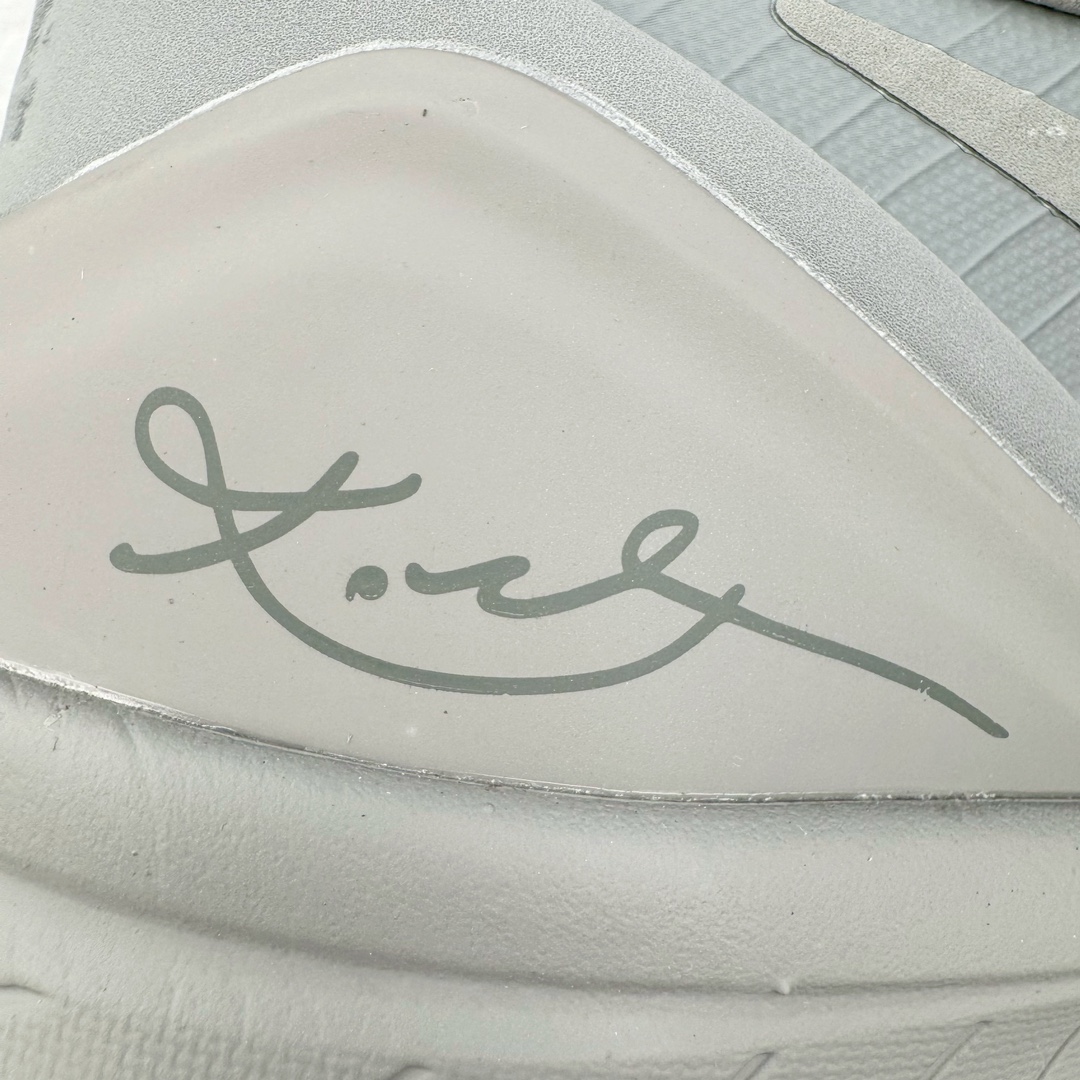 图片[18]-＃GX纯原 NK Zoom Kobe 4 科比四代 FTB 深灰 869450-005 完美复刻公司货 Phylon泡棉中底 后跟搭载Air Zoom马蹄气垫 真正的原汁原味 还原ZP脚感 全身鞋材卡料色独家定制 唯一正确鞋身反光效果 原厂压印工艺 立体感十足 内置全真动态飞线 独立原厂模具 首批不拼图大几率过验 亲测已过 支持各种高强度实战 无需担心 补货周期极长 脚宽建议买大半码 科比系列前掌偏窄 支持七天无理由退换 尺码： 40 40.5 41 42 42.5 43 44 44.5 45 46 47.5 48.5 49.5 50.5-选品中心