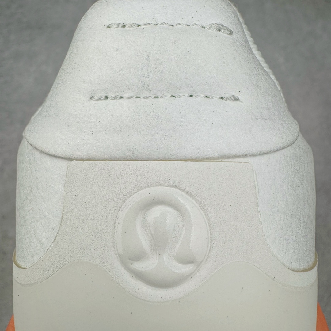 图片[17]-＃PB纯原 lululemon Cityverse 露露乐檬极简主义减震耐磨低帮生活休闲鞋 Cityverse将运动性能融入经典休闲鞋中，中底提供出色缓震，并贴合足部曲线，带来全天候的舒适感。鞋面采用两种材质拼接，且前半部分采用热熔压胶处理，无任何缝线，保留了鞋身整体性。模制泡沫的鞋垫带来上乘的脚感，在平日休闲穿着时不会磨脚，也能提供轻质软弹的效果。25年来，lululemon一直秉持“感受为先”的设计理念，并相信更好的感受带来更好的表现。此次男鞋的设计亦是如此。投入多年研究，针对男性在不同运动场景中的脚步形态设计了不同鞋履款式。同时，还进行了生物力学与形态学研究，为“他”带来更好的贴合度和感受。尺码：36 36.5 37.5 38 38.5 39 40 40.5 41 42 42.5 43 44-选品中心