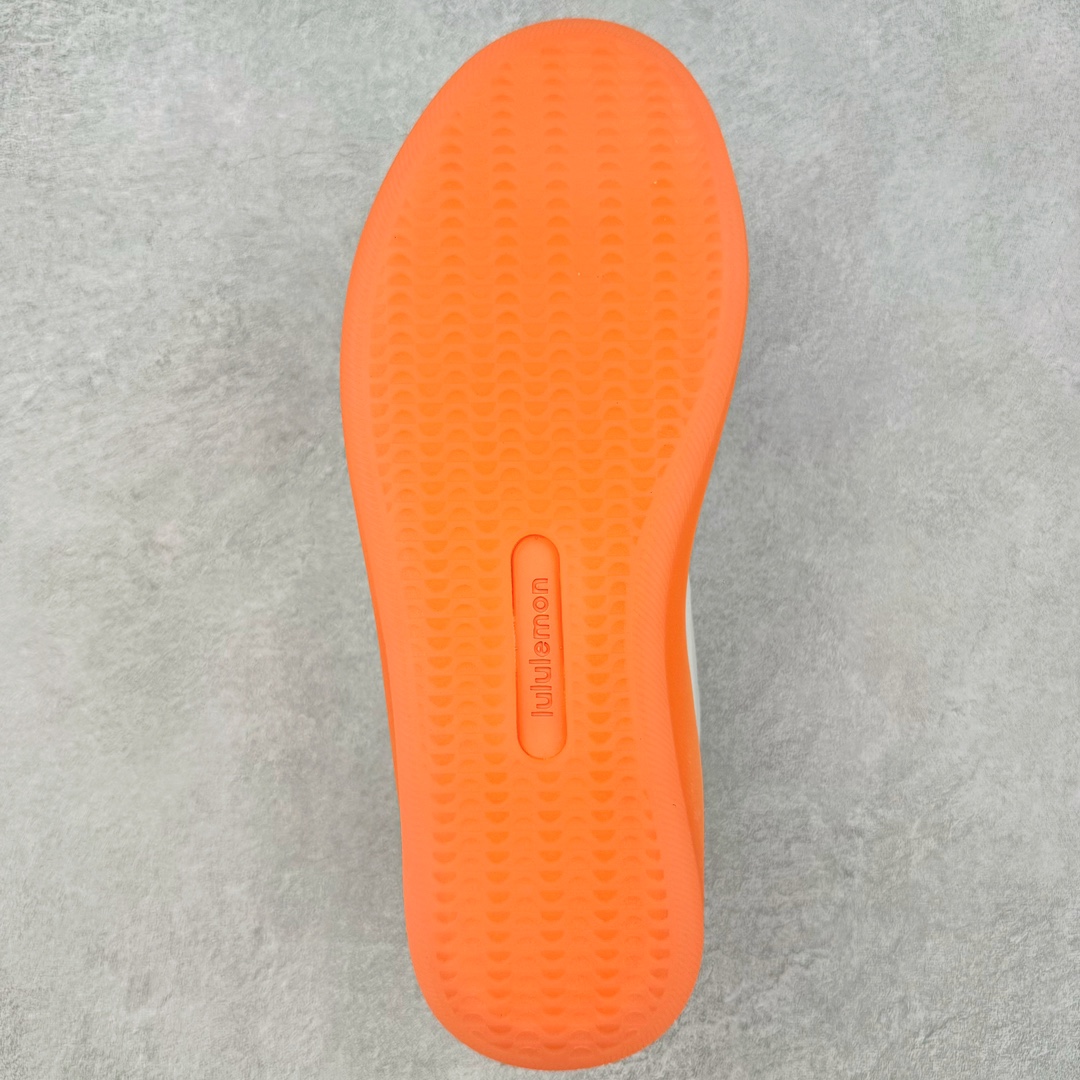 图片[9]-＃PB纯原 lululemon Cityverse 露露乐檬极简主义减震耐磨低帮生活休闲鞋 Cityverse将运动性能融入经典休闲鞋中，中底提供出色缓震，并贴合足部曲线，带来全天候的舒适感。鞋面采用两种材质拼接，且前半部分采用热熔压胶处理，无任何缝线，保留了鞋身整体性。模制泡沫的鞋垫带来上乘的脚感，在平日休闲穿着时不会磨脚，也能提供轻质软弹的效果。25年来，lululemon一直秉持“感受为先”的设计理念，并相信更好的感受带来更好的表现。此次男鞋的设计亦是如此。投入多年研究，针对男性在不同运动场景中的脚步形态设计了不同鞋履款式。同时，还进行了生物力学与形态学研究，为“他”带来更好的贴合度和感受。尺码：36 36.5 37.5 38 38.5 39 40 40.5 41 42 42.5 43 44-选品中心