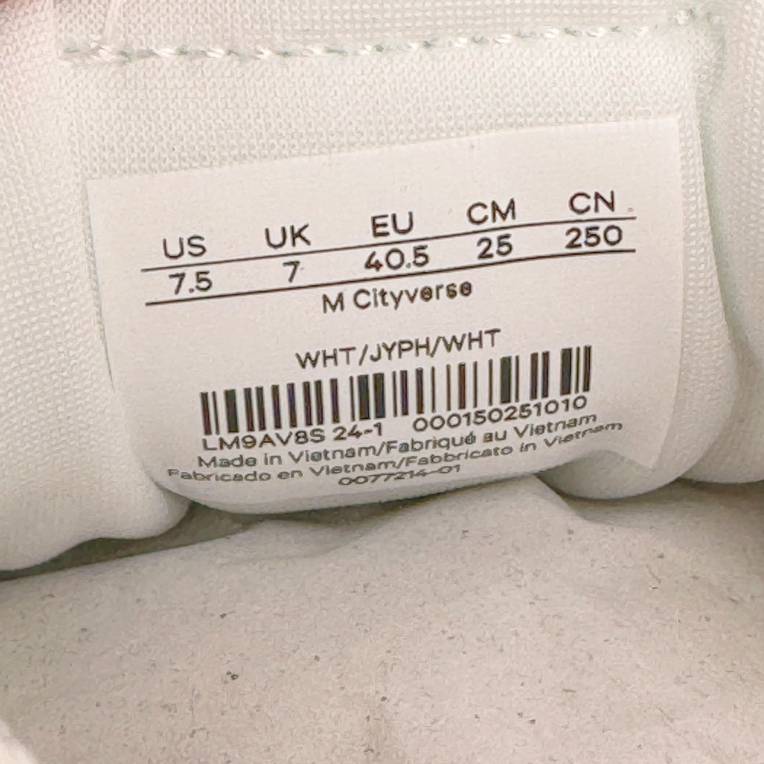 图片[12]-＃PB纯原 lululemon Cityverse 露露乐檬极简主义减震耐磨低帮生活休闲鞋 Cityverse将运动性能融入经典休闲鞋中，中底提供出色缓震，并贴合足部曲线，带来全天候的舒适感。鞋面采用两种材质拼接，且前半部分采用热熔压胶处理，无任何缝线，保留了鞋身整体性。模制泡沫的鞋垫带来上乘的脚感，在平日休闲穿着时不会磨脚，也能提供轻质软弹的效果。25年来，lululemon一直秉持“感受为先”的设计理念，并相信更好的感受带来更好的表现。此次男鞋的设计亦是如此。投入多年研究，针对男性在不同运动场景中的脚步形态设计了不同鞋履款式。同时，还进行了生物力学与形态学研究，为“他”带来更好的贴合度和感受。尺码：36 36.5 37.5 38 38.5 39 40 40.5 41 42 42.5 43 44-选品中心