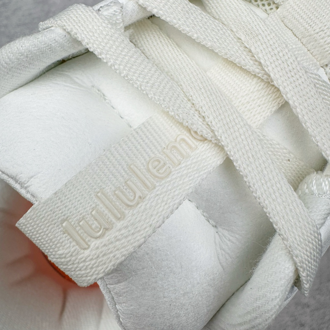 图片[14]-＃PB纯原 lululemon Cityverse 露露乐檬极简主义减震耐磨低帮生活休闲鞋 Cityverse将运动性能融入经典休闲鞋中，中底提供出色缓震，并贴合足部曲线，带来全天候的舒适感。鞋面采用两种材质拼接，且前半部分采用热熔压胶处理，无任何缝线，保留了鞋身整体性。模制泡沫的鞋垫带来上乘的脚感，在平日休闲穿着时不会磨脚，也能提供轻质软弹的效果。25年来，lululemon一直秉持“感受为先”的设计理念，并相信更好的感受带来更好的表现。此次男鞋的设计亦是如此。投入多年研究，针对男性在不同运动场景中的脚步形态设计了不同鞋履款式。同时，还进行了生物力学与形态学研究，为“他”带来更好的贴合度和感受。尺码：36 36.5 37.5 38 38.5 39 40 40.5 41 42 42.5 43 44-选品中心