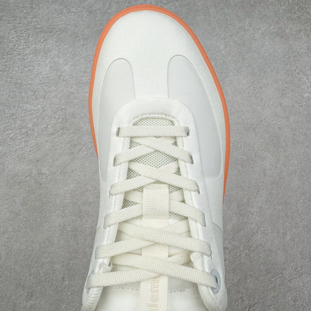 图片[4]-＃PB纯原 lululemon Cityverse 露露乐檬极简主义减震耐磨低帮生活休闲鞋 Cityverse将运动性能融入经典休闲鞋中，中底提供出色缓震，并贴合足部曲线，带来全天候的舒适感。鞋面采用两种材质拼接，且前半部分采用热熔压胶处理，无任何缝线，保留了鞋身整体性。模制泡沫的鞋垫带来上乘的脚感，在平日休闲穿着时不会磨脚，也能提供轻质软弹的效果。25年来，lululemon一直秉持“感受为先”的设计理念，并相信更好的感受带来更好的表现。此次男鞋的设计亦是如此。投入多年研究，针对男性在不同运动场景中的脚步形态设计了不同鞋履款式。同时，还进行了生物力学与形态学研究，为“他”带来更好的贴合度和感受。尺码：36 36.5 37.5 38 38.5 39 40 40.5 41 42 42.5 43 44-选品中心