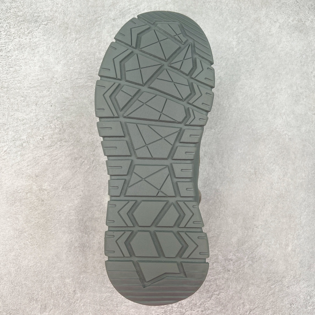 图片[9]-UGG 2024秋冬新品 秋冬必备（内里加绒保暖🔥）时尚休闲马丁靴雪地靴系列 #代购专供品质 面料采用进口头层牛皮材质 鞋内里采用🔥毛茸一体内里保暖锁热。外置防滑橡胶大底 系带设计 穿脱十分方便 采用TPU模压定型真皮鞋面材质#科技外底防滑,耐磨性和良好的弹性！美国轻奢品牌【UGG】 Tasman Weather Hybrid 塔斯曼混合系列户外中帮休闲马丁靴雪地靴 尺码：39-44-选品中心