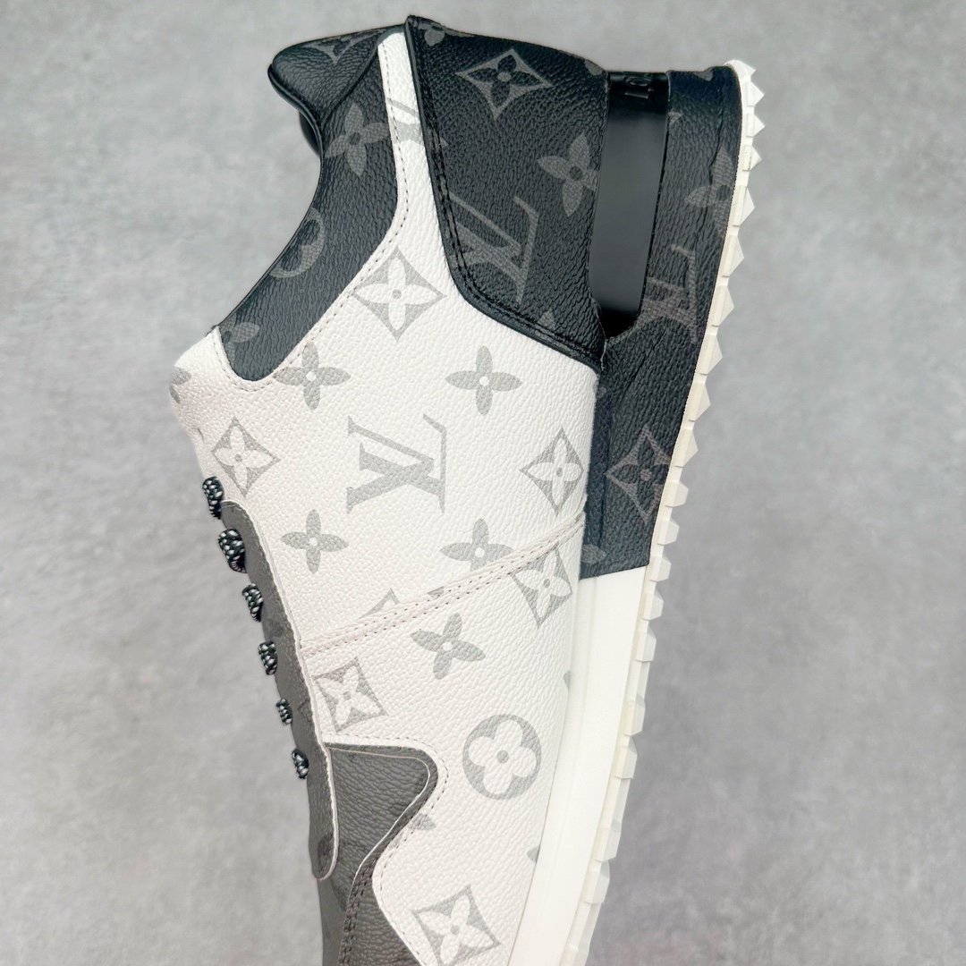 图片[7]-LV TRAINER SNEAKER run away男士运动鞋 顶级版本 汲取经典跑鞋的设计精髓 创造标志性run away运动鞋鞋面采用原版monogram帆布花卉黑 白 咖 灰 拼接撞色 经典不衰的流行元素 搭配科技橡胶外底和手工亮皮皮饰边 更有I*字母老花图案 贯穿整个鞋身后跟饰有品牌logo标识 内里小牛皮打造独立一体回弹乳胶牛皮垫脚 货号： 1A3N7W1622 尺码： 39 40 41 42 43 44 45（大半码）-选品中心