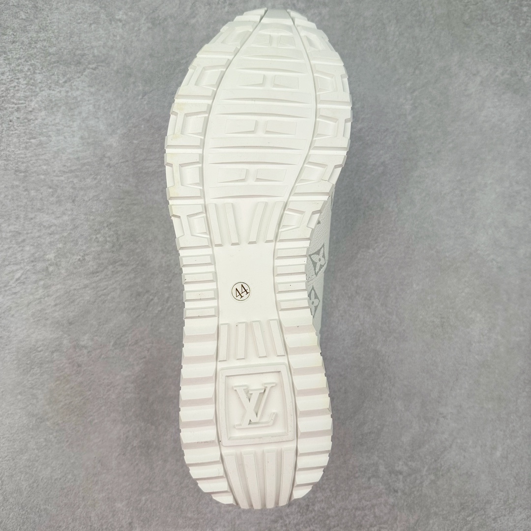 图片[9]-LV TRAINER SNEAKER run away男士运动鞋 顶级版本 汲取经典跑鞋的设计精髓 创造标志性run away运动鞋鞋面采用原版monogram帆布花卉黑 白 咖 灰 拼接撞色 经典不衰的流行元素 搭配科技橡胶外底和手工亮皮皮饰边 更有I*字母老花图案 贯穿整个鞋身后跟饰有品牌logo标识 内里小牛皮打造独立一体回弹乳胶牛皮垫脚 货号： 1A3N7W1622 尺码： 39 40 41 42 43 44 45（大半码）-选品中心