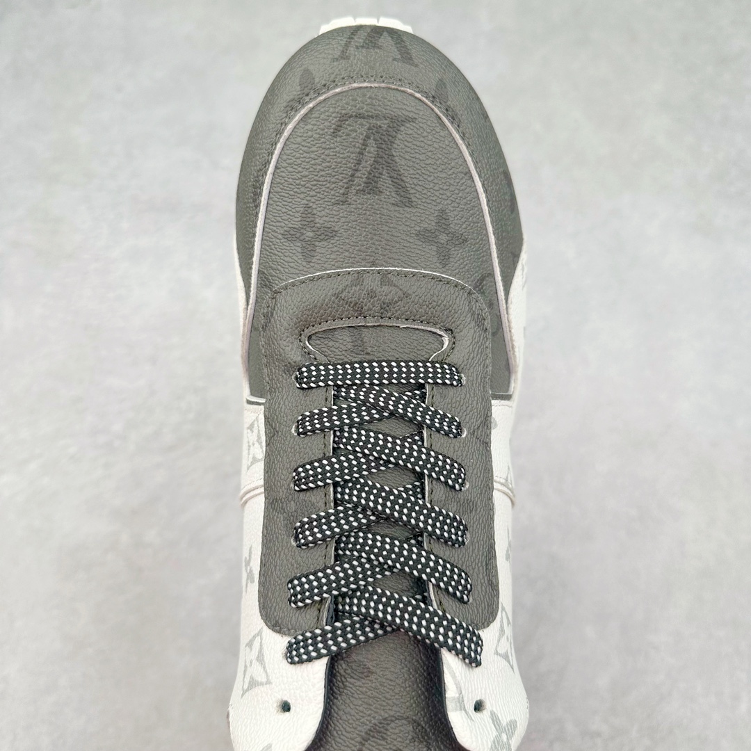 图片[4]-LV TRAINER SNEAKER run away男士运动鞋 顶级版本 汲取经典跑鞋的设计精髓 创造标志性run away运动鞋鞋面采用原版monogram帆布花卉黑 白 咖 灰 拼接撞色 经典不衰的流行元素 搭配科技橡胶外底和手工亮皮皮饰边 更有I*字母老花图案 贯穿整个鞋身后跟饰有品牌logo标识 内里小牛皮打造独立一体回弹乳胶牛皮垫脚 货号： 1A3N7W1622 尺码： 39 40 41 42 43 44 45（大半码）-选品中心