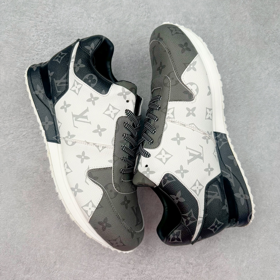 图片[3]-LV TRAINER SNEAKER run away男士运动鞋 顶级版本 汲取经典跑鞋的设计精髓 创造标志性run away运动鞋鞋面采用原版monogram帆布花卉黑 白 咖 灰 拼接撞色 经典不衰的流行元素 搭配科技橡胶外底和手工亮皮皮饰边 更有I*字母老花图案 贯穿整个鞋身后跟饰有品牌logo标识 内里小牛皮打造独立一体回弹乳胶牛皮垫脚 货号： 1A3N7W1622 尺码： 39 40 41 42 43 44 45（大半码）-选品中心