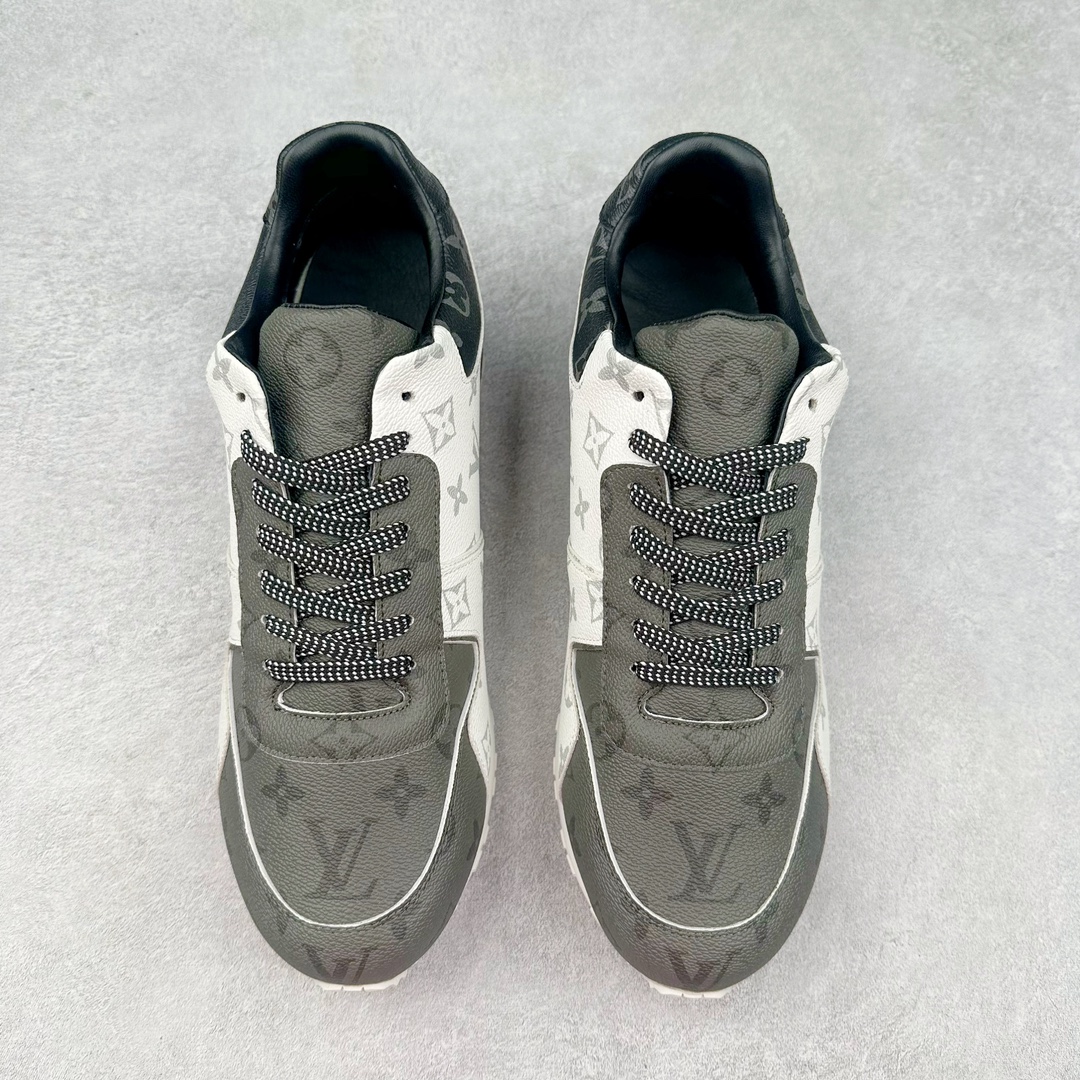 图片[2]-LV TRAINER SNEAKER run away男士运动鞋 顶级版本 汲取经典跑鞋的设计精髓 创造标志性run away运动鞋鞋面采用原版monogram帆布花卉黑 白 咖 灰 拼接撞色 经典不衰的流行元素 搭配科技橡胶外底和手工亮皮皮饰边 更有I*字母老花图案 贯穿整个鞋身后跟饰有品牌logo标识 内里小牛皮打造独立一体回弹乳胶牛皮垫脚 货号： 1A3N7W1622 尺码： 39 40 41 42 43 44 45（大半码）-选品中心