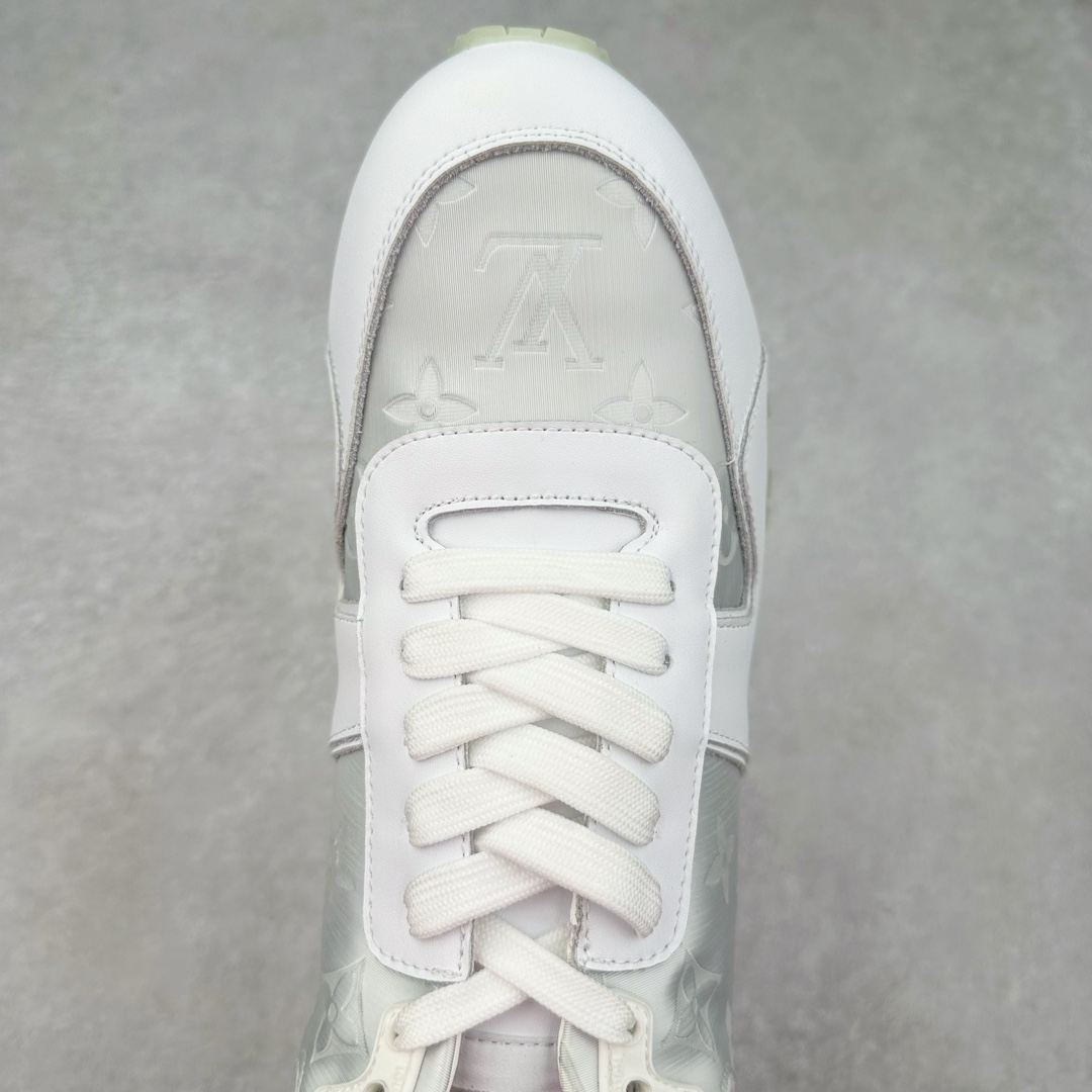 图片[4]-LV TRAINER SNEAKER run away男士运动鞋 顶级版本 汲取经典跑鞋的设计精髓 创造标志性run away运动鞋鞋面采用原版monogram帆布花卉黑 白 咖 灰 拼接撞色 经典不衰的流行元素 搭配科技橡胶外底和手工亮皮皮饰边 更有I*字母老花图案 贯穿整个鞋身后跟饰有品牌logo标识 内里小牛皮打造独立一体回弹乳胶牛皮垫脚 货号： 1A3N7W1622 尺码： 39 40 41 42 43 44 45（大半码）-选品中心