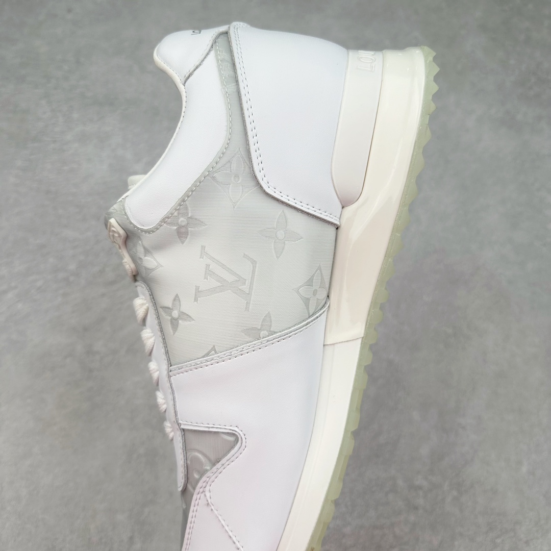 图片[7]-LV TRAINER SNEAKER run away男士运动鞋 顶级版本 汲取经典跑鞋的设计精髓 创造标志性run away运动鞋鞋面采用原版monogram帆布花卉黑 白 咖 灰 拼接撞色 经典不衰的流行元素 搭配科技橡胶外底和手工亮皮皮饰边 更有I*字母老花图案 贯穿整个鞋身后跟饰有品牌logo标识 内里小牛皮打造独立一体回弹乳胶牛皮垫脚 货号： 1A3N7W1622 尺码： 39 40 41 42 43 44 45（大半码）-选品中心