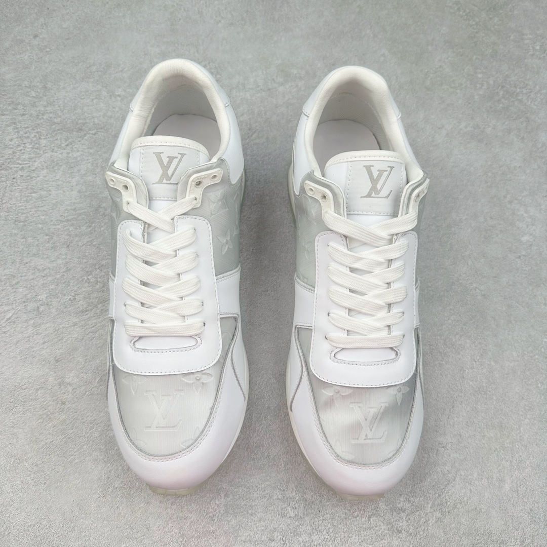 图片[2]-LV TRAINER SNEAKER run away男士运动鞋 顶级版本 汲取经典跑鞋的设计精髓 创造标志性run away运动鞋鞋面采用原版monogram帆布花卉黑 白 咖 灰 拼接撞色 经典不衰的流行元素 搭配科技橡胶外底和手工亮皮皮饰边 更有I*字母老花图案 贯穿整个鞋身后跟饰有品牌logo标识 内里小牛皮打造独立一体回弹乳胶牛皮垫脚 货号： 1A3N7W1622 尺码： 39 40 41 42 43 44 45（大半码）-选品中心