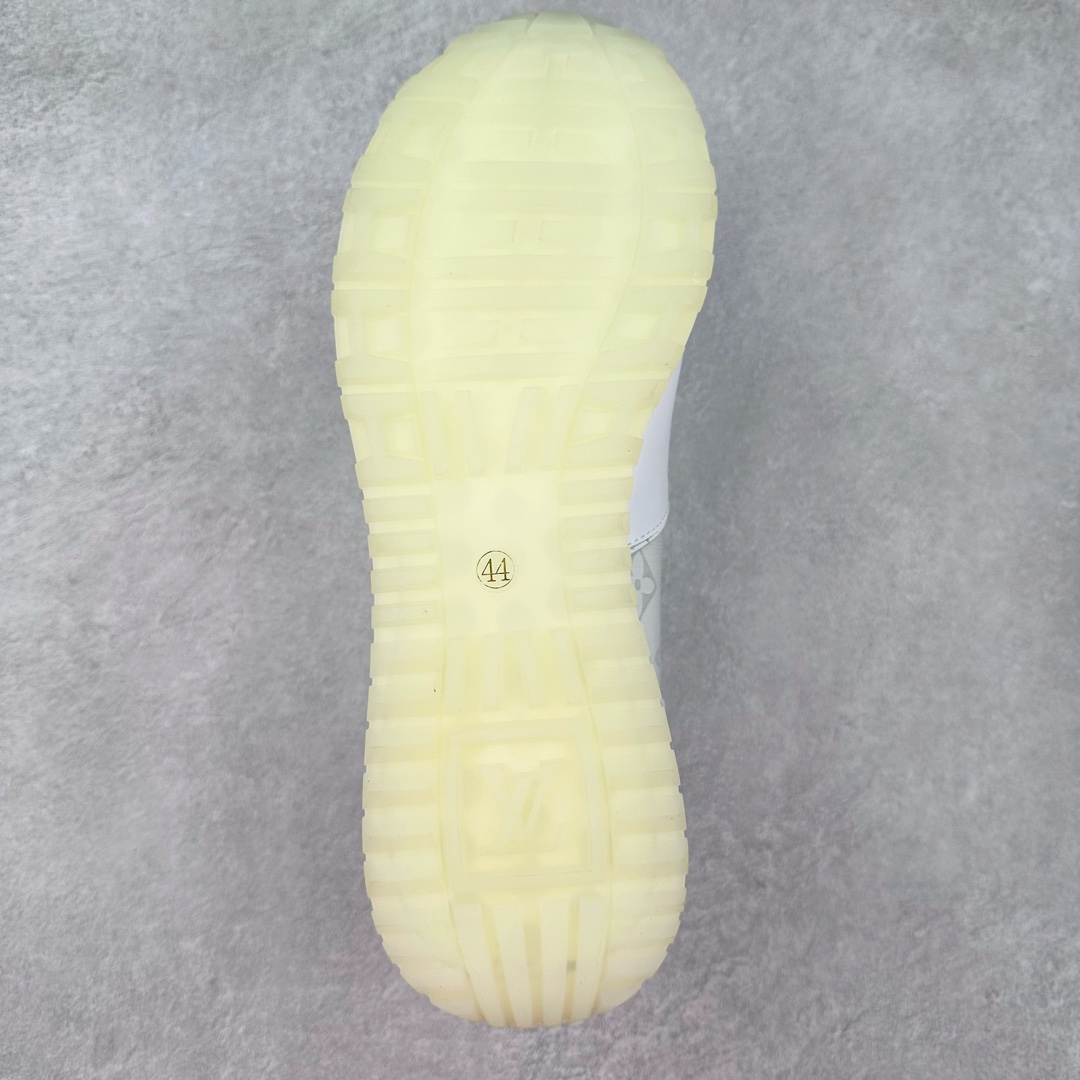 图片[9]-LV TRAINER SNEAKER run away男士运动鞋 顶级版本 汲取经典跑鞋的设计精髓 创造标志性run away运动鞋鞋面采用原版monogram帆布花卉黑 白 咖 灰 拼接撞色 经典不衰的流行元素 搭配科技橡胶外底和手工亮皮皮饰边 更有I*字母老花图案 贯穿整个鞋身后跟饰有品牌logo标识 内里小牛皮打造独立一体回弹乳胶牛皮垫脚 货号： 1A3N7W1622 尺码： 39 40 41 42 43 44 45（大半码）-选品中心