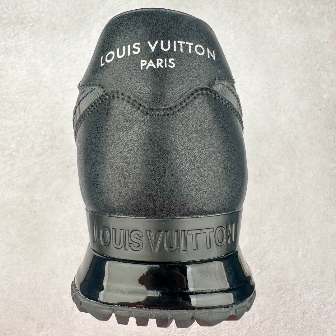 图片[8]-LV TRAINER SNEAKER run away男士运动鞋 顶级版本 汲取经典跑鞋的设计精髓 创造标志性run away运动鞋鞋面采用原版monogram帆布花卉黑 白 咖 灰 拼接撞色 经典不衰的流行元素 搭配科技橡胶外底和手工亮皮皮饰边 更有I*字母老花图案 贯穿整个鞋身后跟饰有品牌logo标识 内里小牛皮打造独立一体回弹乳胶牛皮垫脚 货号： 1A3N7W1622 尺码： 39 40 41 42 43 44 45（大半码）-选品中心