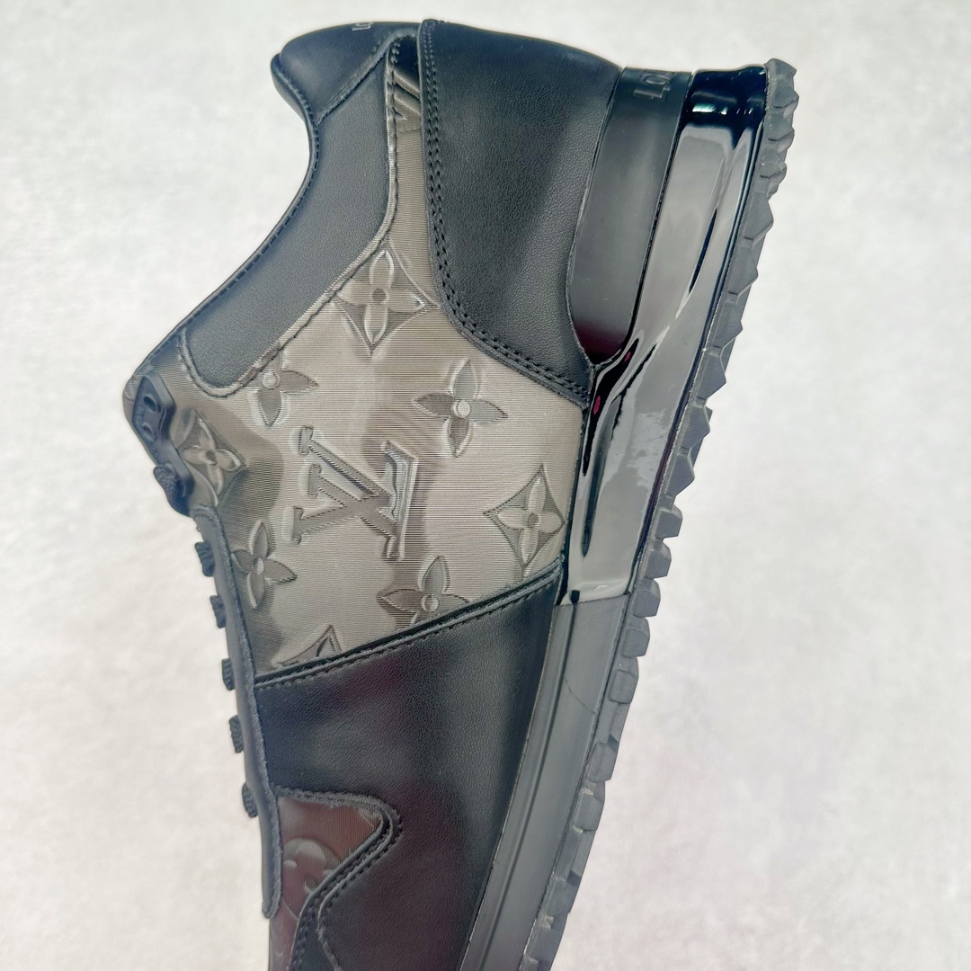 图片[7]-LV TRAINER SNEAKER run away男士运动鞋 顶级版本 汲取经典跑鞋的设计精髓 创造标志性run away运动鞋鞋面采用原版monogram帆布花卉黑 白 咖 灰 拼接撞色 经典不衰的流行元素 搭配科技橡胶外底和手工亮皮皮饰边 更有I*字母老花图案 贯穿整个鞋身后跟饰有品牌logo标识 内里小牛皮打造独立一体回弹乳胶牛皮垫脚 货号： 1A3N7W1622 尺码： 39 40 41 42 43 44 45（大半码）-选品中心