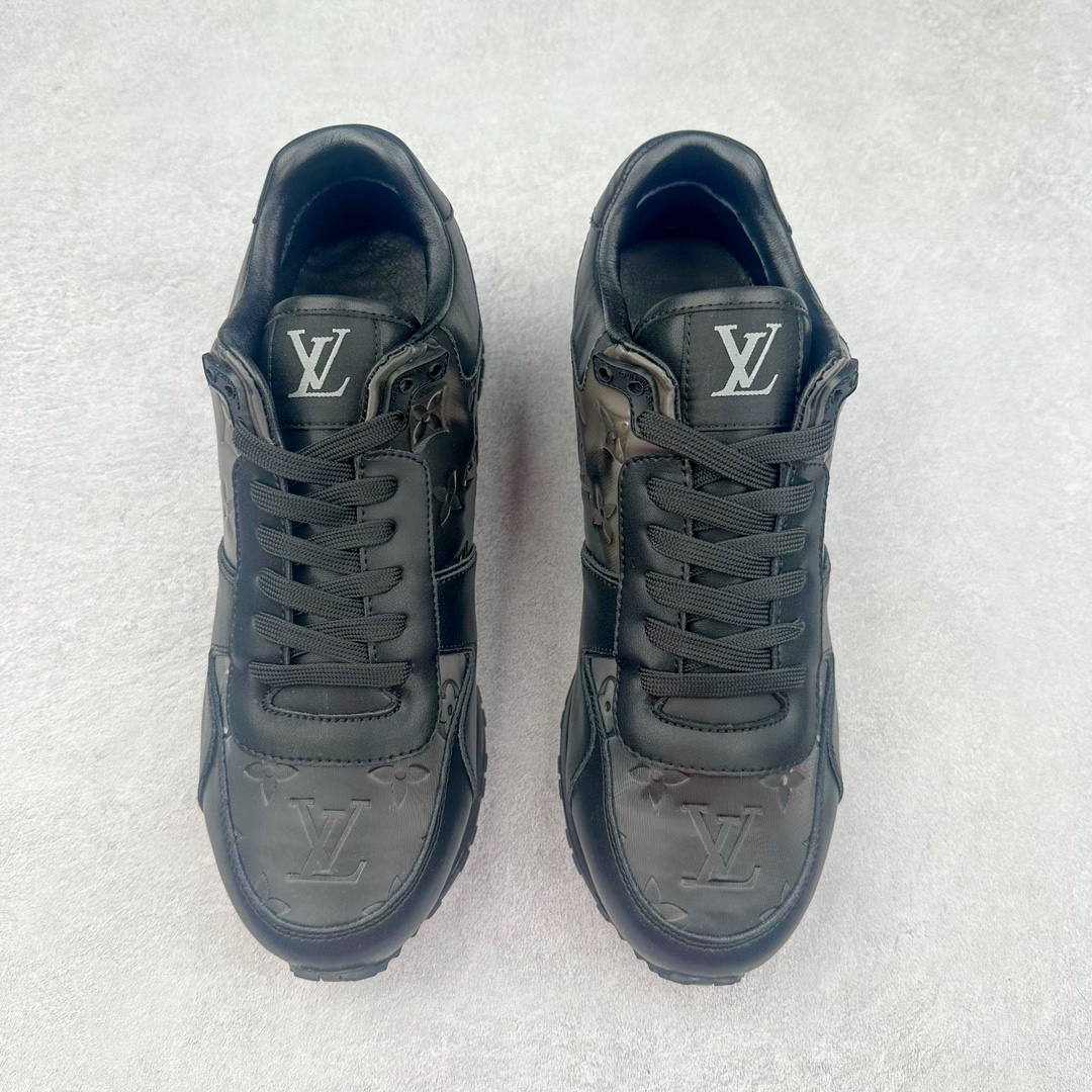 图片[2]-LV TRAINER SNEAKER run away男士运动鞋 顶级版本 汲取经典跑鞋的设计精髓 创造标志性run away运动鞋鞋面采用原版monogram帆布花卉黑 白 咖 灰 拼接撞色 经典不衰的流行元素 搭配科技橡胶外底和手工亮皮皮饰边 更有I*字母老花图案 贯穿整个鞋身后跟饰有品牌logo标识 内里小牛皮打造独立一体回弹乳胶牛皮垫脚 货号： 1A3N7W1622 尺码： 39 40 41 42 43 44 45（大半码）-选品中心
