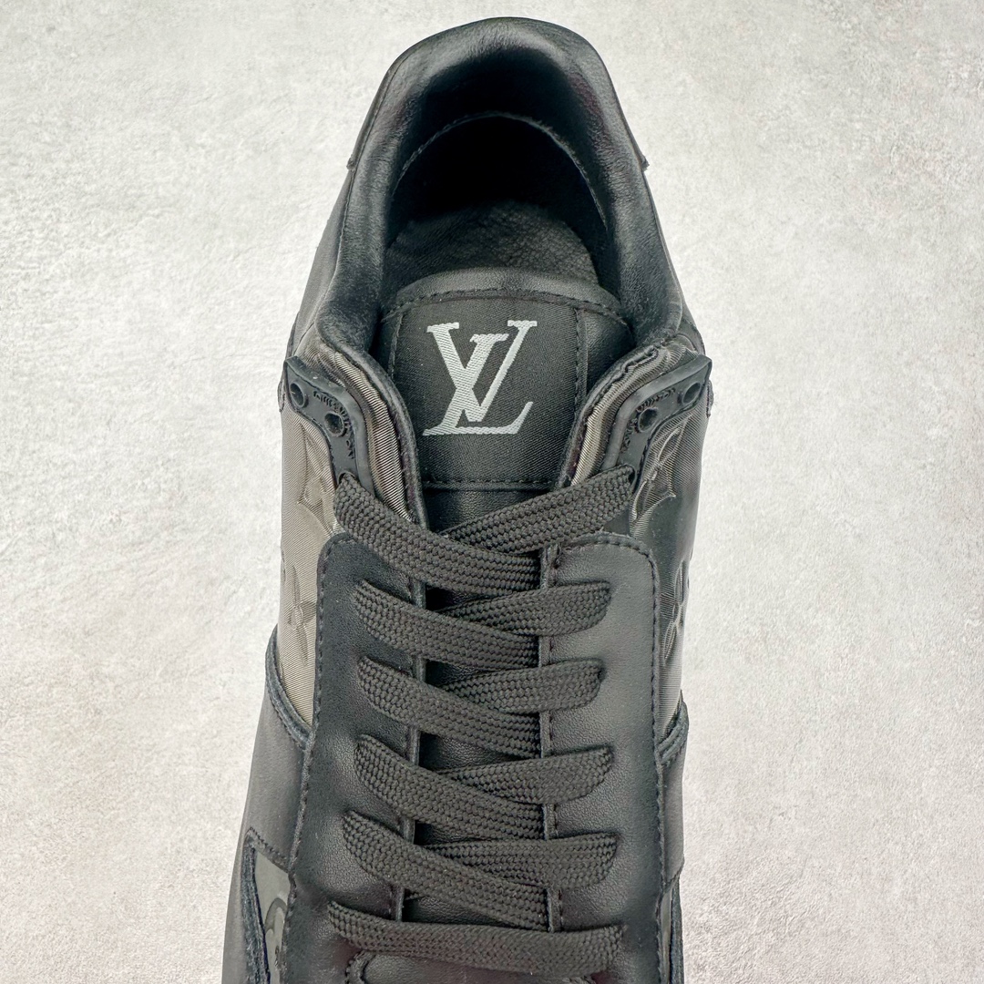 图片[5]-LV TRAINER SNEAKER run away男士运动鞋 顶级版本 汲取经典跑鞋的设计精髓 创造标志性run away运动鞋鞋面采用原版monogram帆布花卉黑 白 咖 灰 拼接撞色 经典不衰的流行元素 搭配科技橡胶外底和手工亮皮皮饰边 更有I*字母老花图案 贯穿整个鞋身后跟饰有品牌logo标识 内里小牛皮打造独立一体回弹乳胶牛皮垫脚 货号： 1A3N7W1622 尺码： 39 40 41 42 43 44 45（大半码）-选品中心