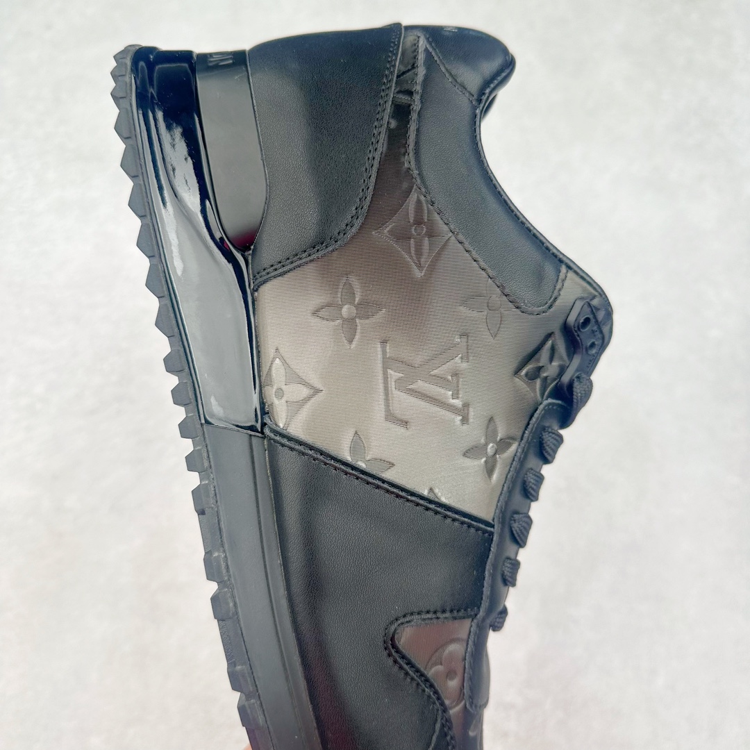 图片[6]-LV TRAINER SNEAKER run away男士运动鞋 顶级版本 汲取经典跑鞋的设计精髓 创造标志性run away运动鞋鞋面采用原版monogram帆布花卉黑 白 咖 灰 拼接撞色 经典不衰的流行元素 搭配科技橡胶外底和手工亮皮皮饰边 更有I*字母老花图案 贯穿整个鞋身后跟饰有品牌logo标识 内里小牛皮打造独立一体回弹乳胶牛皮垫脚 货号： 1A3N7W1622 尺码： 39 40 41 42 43 44 45（大半码）-选品中心