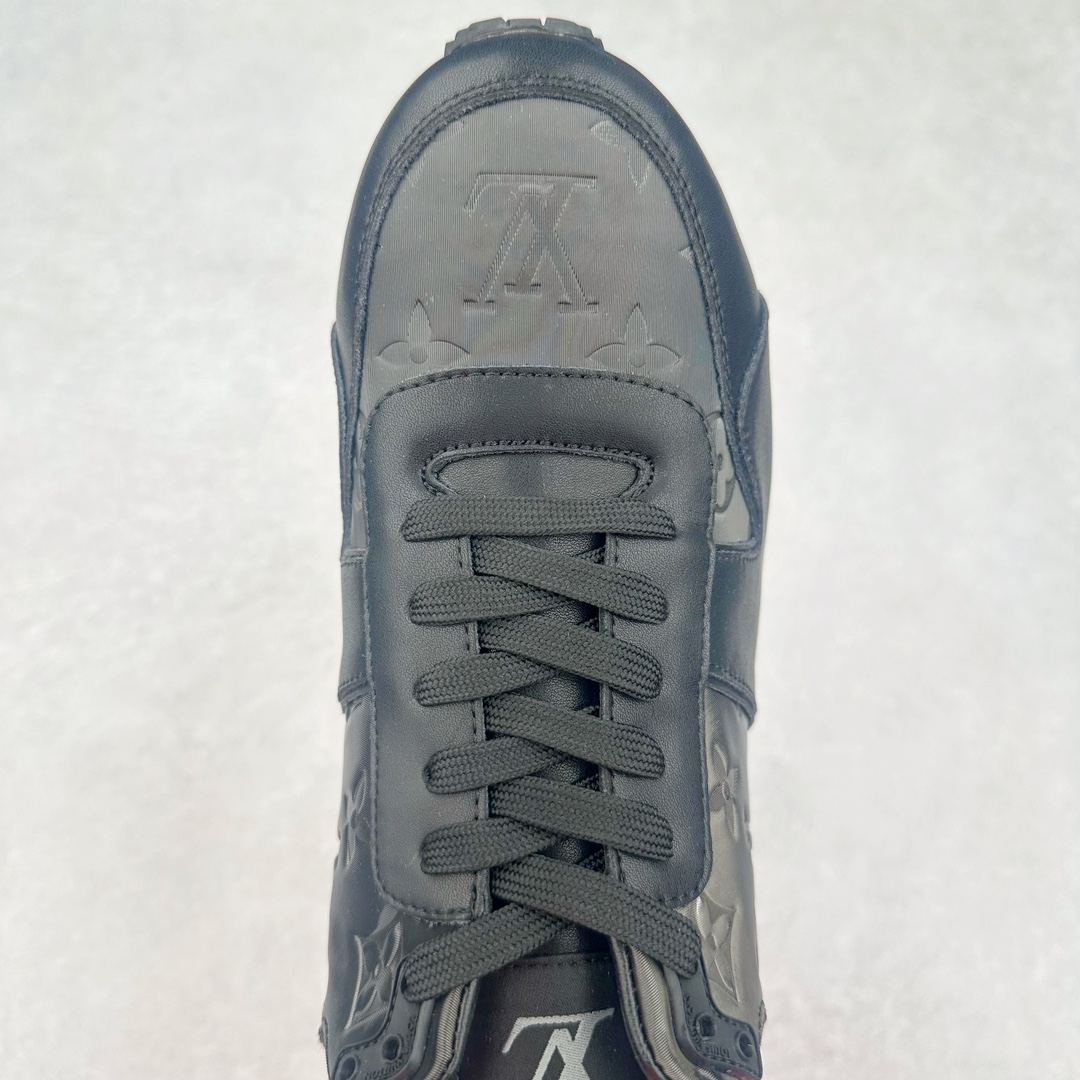 图片[4]-LV TRAINER SNEAKER run away男士运动鞋 顶级版本 汲取经典跑鞋的设计精髓 创造标志性run away运动鞋鞋面采用原版monogram帆布花卉黑 白 咖 灰 拼接撞色 经典不衰的流行元素 搭配科技橡胶外底和手工亮皮皮饰边 更有I*字母老花图案 贯穿整个鞋身后跟饰有品牌logo标识 内里小牛皮打造独立一体回弹乳胶牛皮垫脚 货号： 1A3N7W1622 尺码： 39 40 41 42 43 44 45（大半码）-选品中心