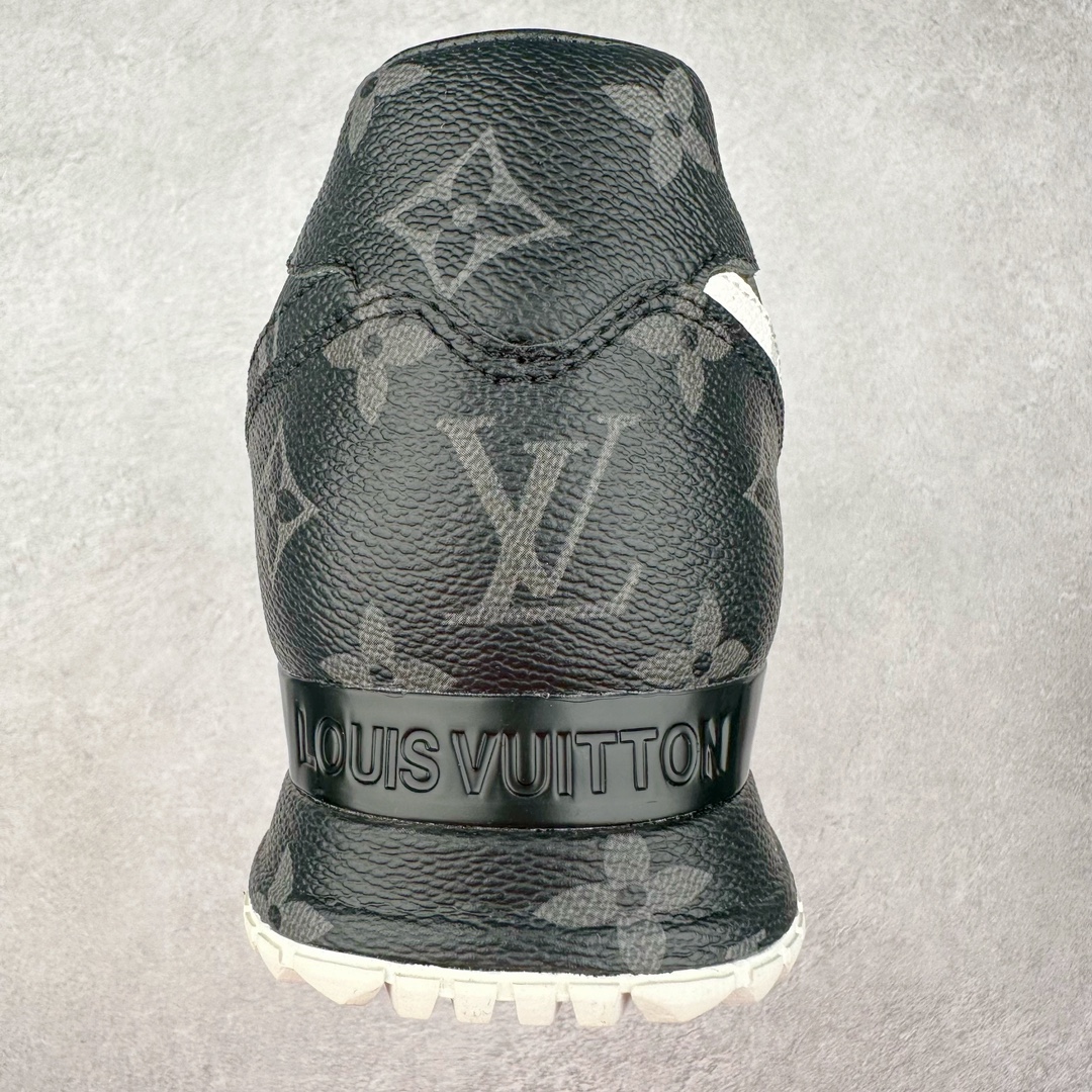 图片[8]-LV TRAINER SNEAKER run away男士运动鞋 顶级版本 汲取经典跑鞋的设计精髓 创造标志性run away运动鞋鞋面采用原版monogram帆布花卉黑 白 咖 灰 拼接撞色 经典不衰的流行元素 搭配科技橡胶外底和手工亮皮皮饰边 更有I*字母老花图案 贯穿整个鞋身后跟饰有品牌logo标识 内里小牛皮打造独立一体回弹乳胶牛皮垫脚 货号： 1A3N7W1622 尺码： 39 40 41 42 43 44 45（大半码）-选品中心