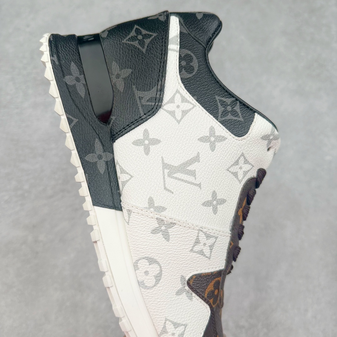 图片[6]-LV TRAINER SNEAKER run away男士运动鞋 顶级版本 汲取经典跑鞋的设计精髓 创造标志性run away运动鞋鞋面采用原版monogram帆布花卉黑 白 咖 灰 拼接撞色 经典不衰的流行元素 搭配科技橡胶外底和手工亮皮皮饰边 更有I*字母老花图案 贯穿整个鞋身后跟饰有品牌logo标识 内里小牛皮打造独立一体回弹乳胶牛皮垫脚 货号： 1A3N7W1622 尺码： 39 40 41 42 43 44 45（大半码）-选品中心