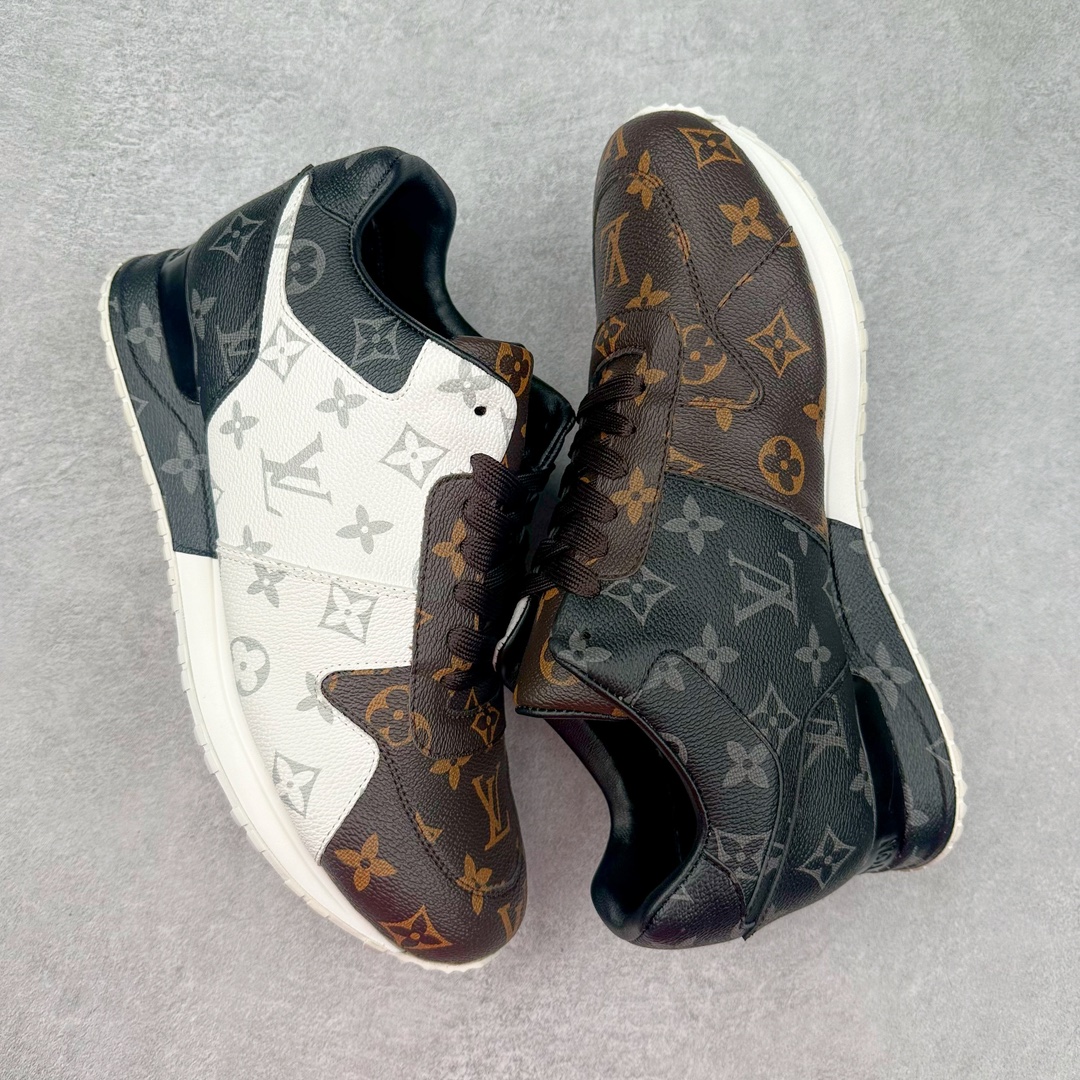 图片[3]-LV TRAINER SNEAKER run away男士运动鞋 顶级版本 汲取经典跑鞋的设计精髓 创造标志性run away运动鞋鞋面采用原版monogram帆布花卉黑 白 咖 灰 拼接撞色 经典不衰的流行元素 搭配科技橡胶外底和手工亮皮皮饰边 更有I*字母老花图案 贯穿整个鞋身后跟饰有品牌logo标识 内里小牛皮打造独立一体回弹乳胶牛皮垫脚 货号： 1A3N7W1622 尺码： 39 40 41 42 43 44 45（大半码）-选品中心