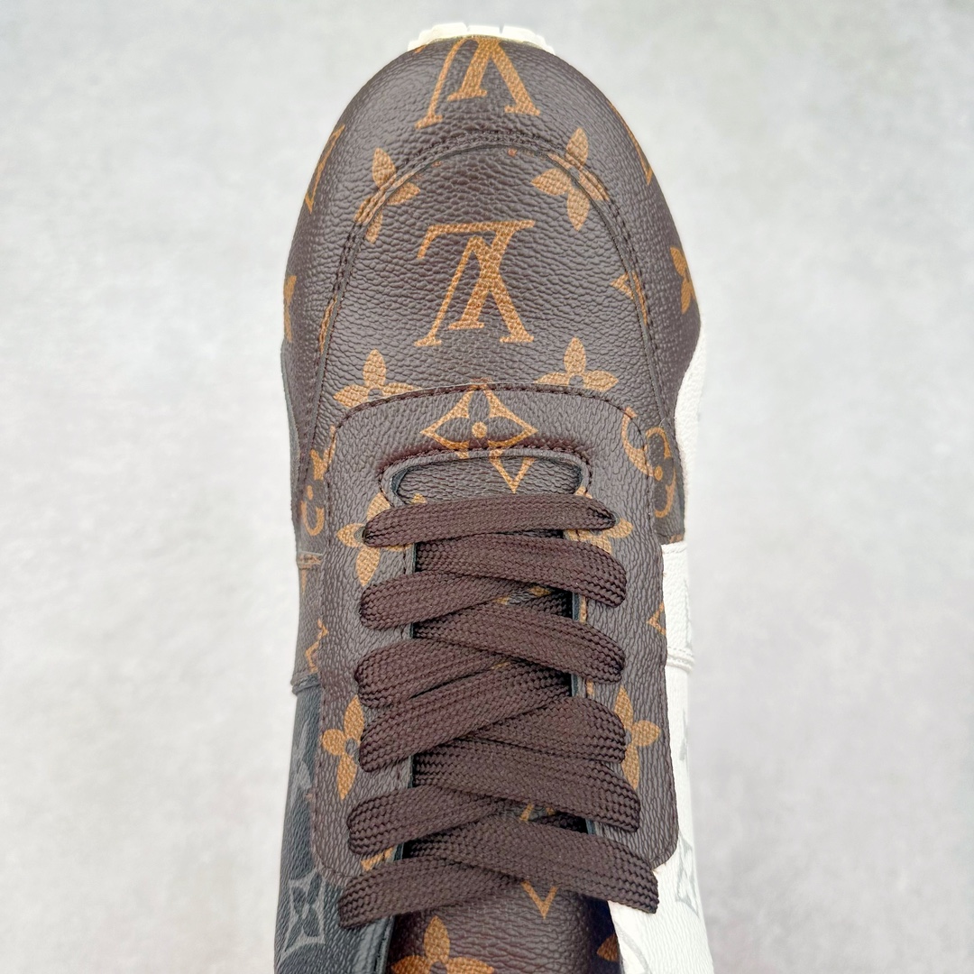图片[4]-LV TRAINER SNEAKER run away男士运动鞋 顶级版本 汲取经典跑鞋的设计精髓 创造标志性run away运动鞋鞋面采用原版monogram帆布花卉黑 白 咖 灰 拼接撞色 经典不衰的流行元素 搭配科技橡胶外底和手工亮皮皮饰边 更有I*字母老花图案 贯穿整个鞋身后跟饰有品牌logo标识 内里小牛皮打造独立一体回弹乳胶牛皮垫脚 货号： 1A3N7W1622 尺码： 39 40 41 42 43 44 45（大半码）-选品中心