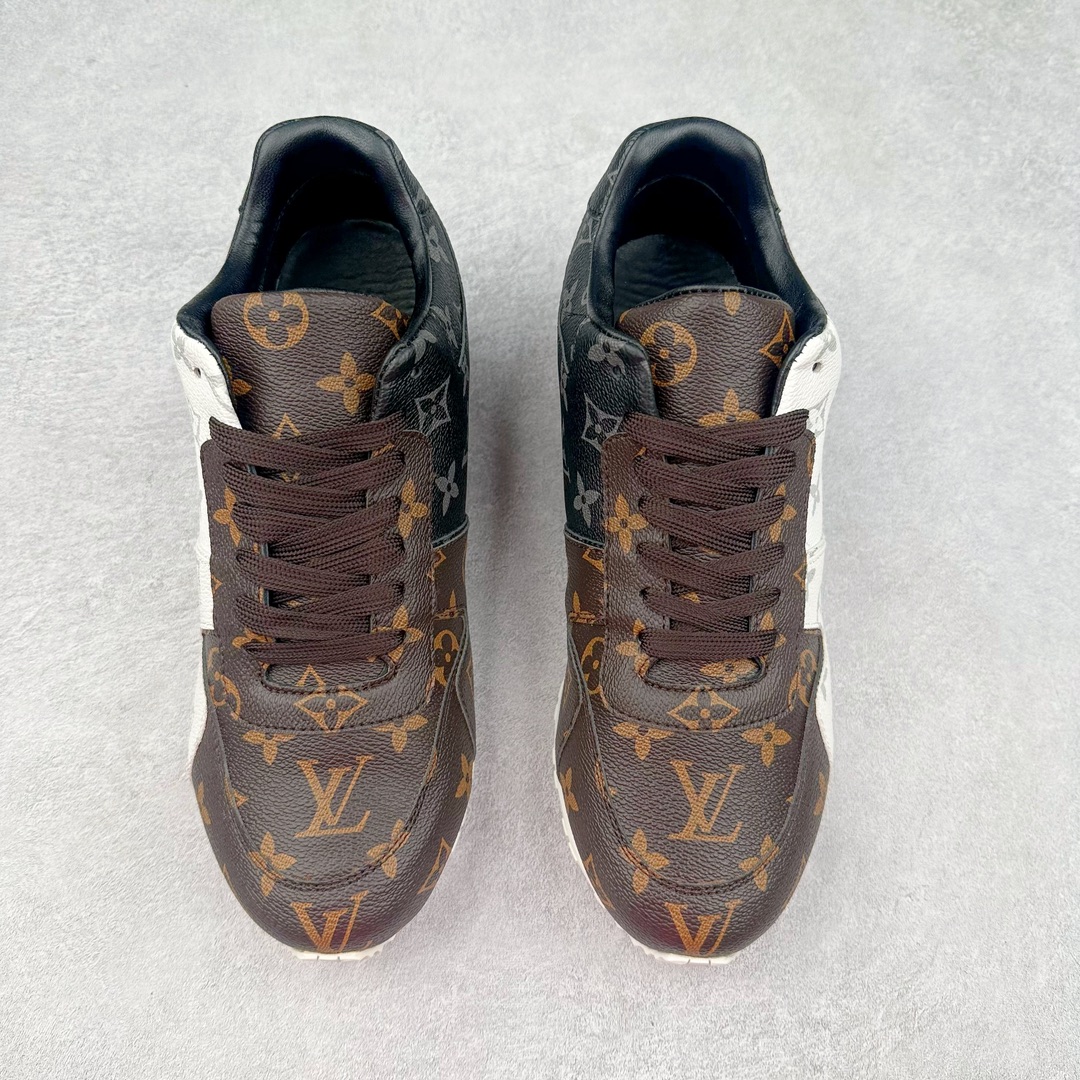 图片[2]-LV TRAINER SNEAKER run away男士运动鞋 顶级版本 汲取经典跑鞋的设计精髓 创造标志性run away运动鞋鞋面采用原版monogram帆布花卉黑 白 咖 灰 拼接撞色 经典不衰的流行元素 搭配科技橡胶外底和手工亮皮皮饰边 更有I*字母老花图案 贯穿整个鞋身后跟饰有品牌logo标识 内里小牛皮打造独立一体回弹乳胶牛皮垫脚 货号： 1A3N7W1622 尺码： 39 40 41 42 43 44 45（大半码）-选品中心