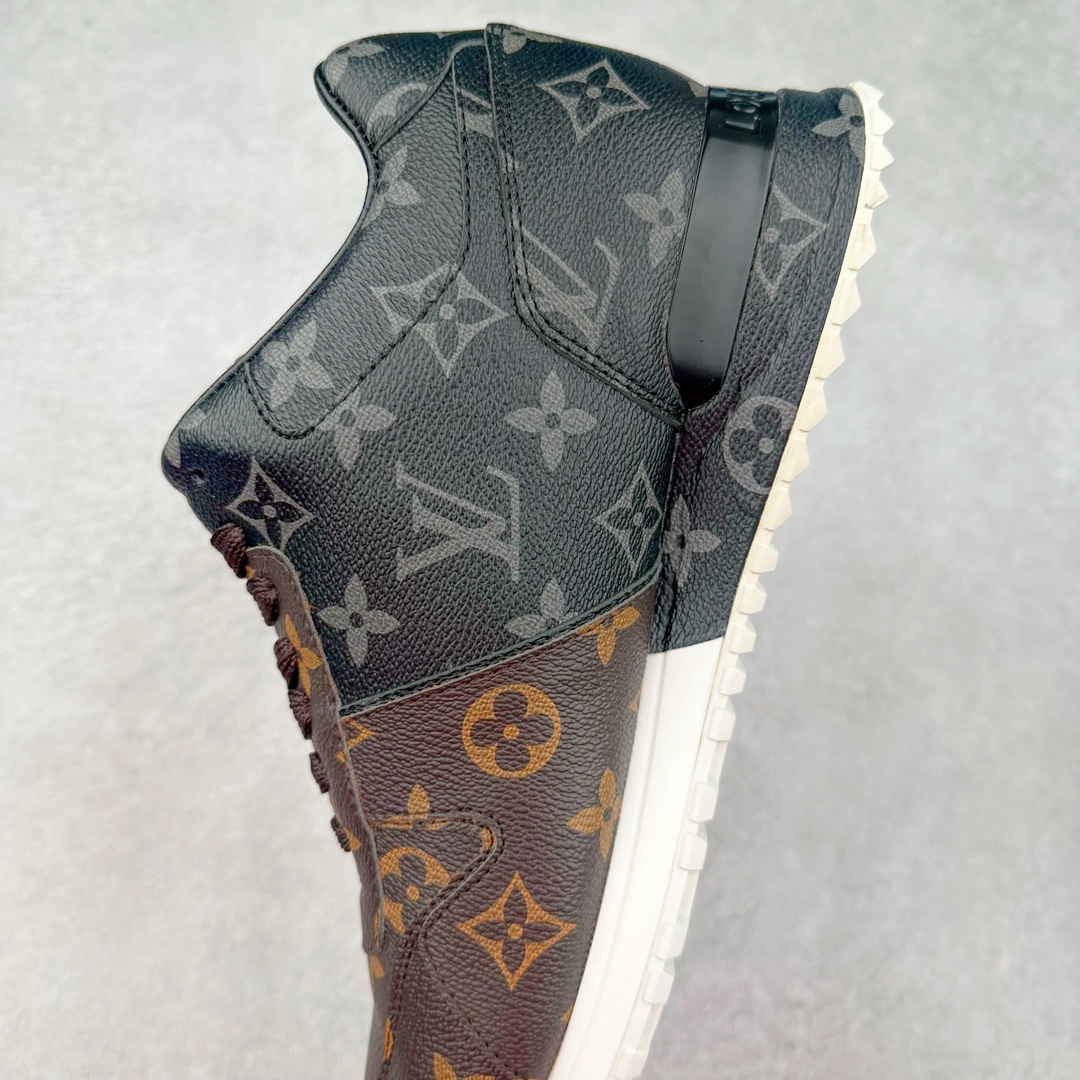 图片[7]-LV TRAINER SNEAKER run away男士运动鞋 顶级版本 汲取经典跑鞋的设计精髓 创造标志性run away运动鞋鞋面采用原版monogram帆布花卉黑 白 咖 灰 拼接撞色 经典不衰的流行元素 搭配科技橡胶外底和手工亮皮皮饰边 更有I*字母老花图案 贯穿整个鞋身后跟饰有品牌logo标识 内里小牛皮打造独立一体回弹乳胶牛皮垫脚 货号： 1A3N7W1622 尺码： 39 40 41 42 43 44 45（大半码）-选品中心