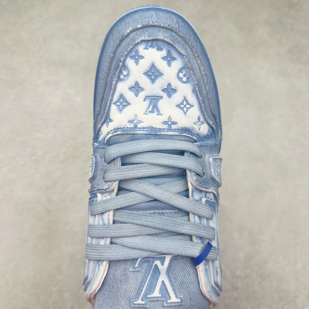 图片[4]-Louis Vuitton Trainer lv路易威登时装走秀运动时尚板鞋 外贸零售特供批次 2023全新纸板数据 印花高频效果碾压市面 市售天花板产物 耗时半年巨作 全套原厂新版原纸板楦头开发 原厂特供皮料加持 市场所有版本中综合最强的货品 GD实力大厂出品 全网最全配色更新最快 最成熟的做工稳定的品控 完美鞋型超高的清洁度 零毛边线头瑕疵 全套原楦原纸版原鞋开模 全网最具灵魂的版型 正确原装黄色鞋盒 正确中底印花 鞋面印花3D高频深度立体 全鞋电脑针车 紧密相连 针距密度一致 环保乳胶注塑鞋垫 厚度脚感还原原版 皮面裁剪部位 统一油边封口工艺 原装橡胶大底含胶量大底组合零偏差 专柜全套包装 防尘袋 说明书 质保卡 男女鞋 尺码：38 39 40 41 42 43 44 45-选品中心