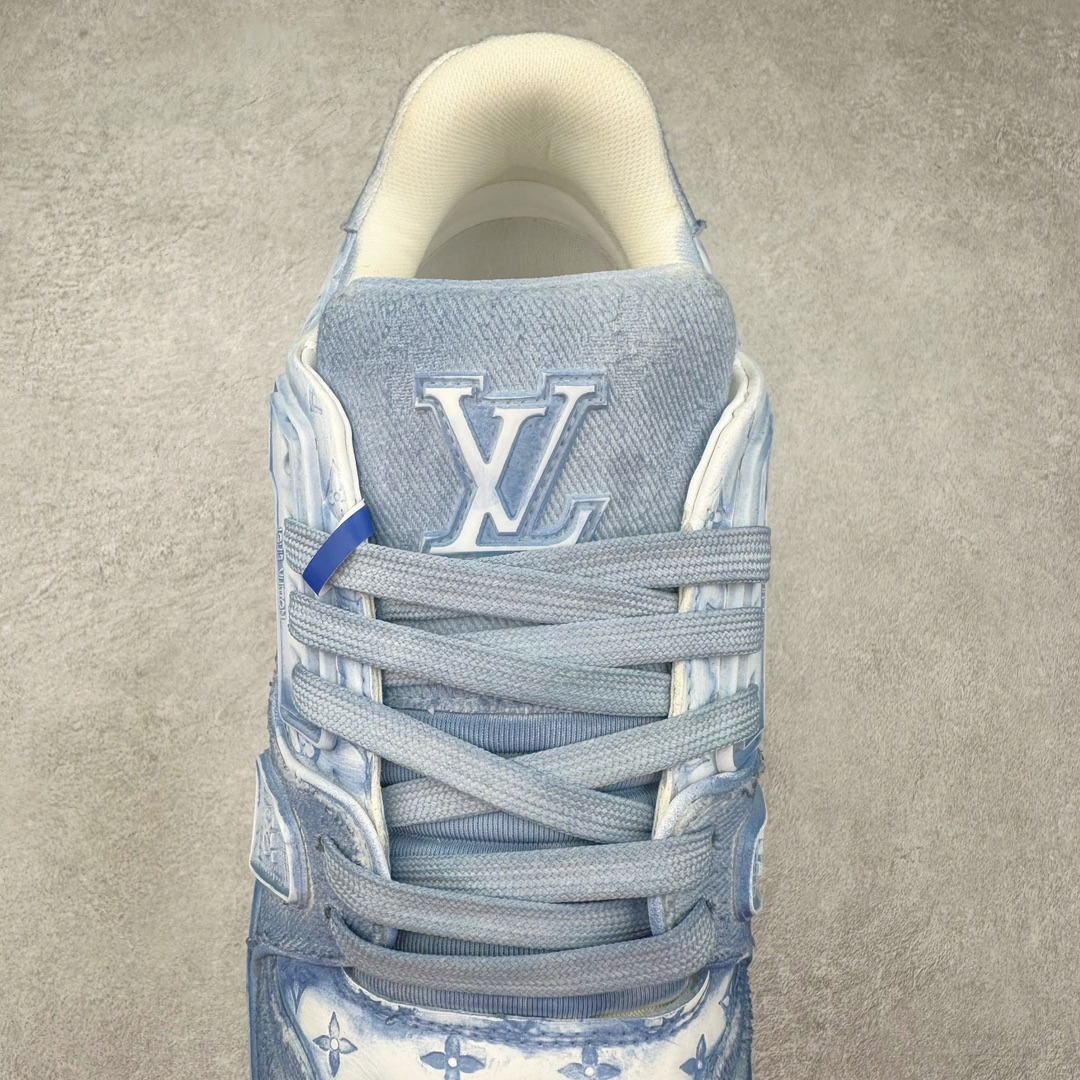图片[5]-Louis Vuitton Trainer lv路易威登时装走秀运动时尚板鞋 外贸零售特供批次 2023全新纸板数据 印花高频效果碾压市面 市售天花板产物 耗时半年巨作 全套原厂新版原纸板楦头开发 原厂特供皮料加持 市场所有版本中综合最强的货品 GD实力大厂出品 全网最全配色更新最快 最成熟的做工稳定的品控 完美鞋型超高的清洁度 零毛边线头瑕疵 全套原楦原纸版原鞋开模 全网最具灵魂的版型 正确原装黄色鞋盒 正确中底印花 鞋面印花3D高频深度立体 全鞋电脑针车 紧密相连 针距密度一致 环保乳胶注塑鞋垫 厚度脚感还原原版 皮面裁剪部位 统一油边封口工艺 原装橡胶大底含胶量大底组合零偏差 专柜全套包装 防尘袋 说明书 质保卡 男女鞋 尺码：38 39 40 41 42 43 44 45-选品中心