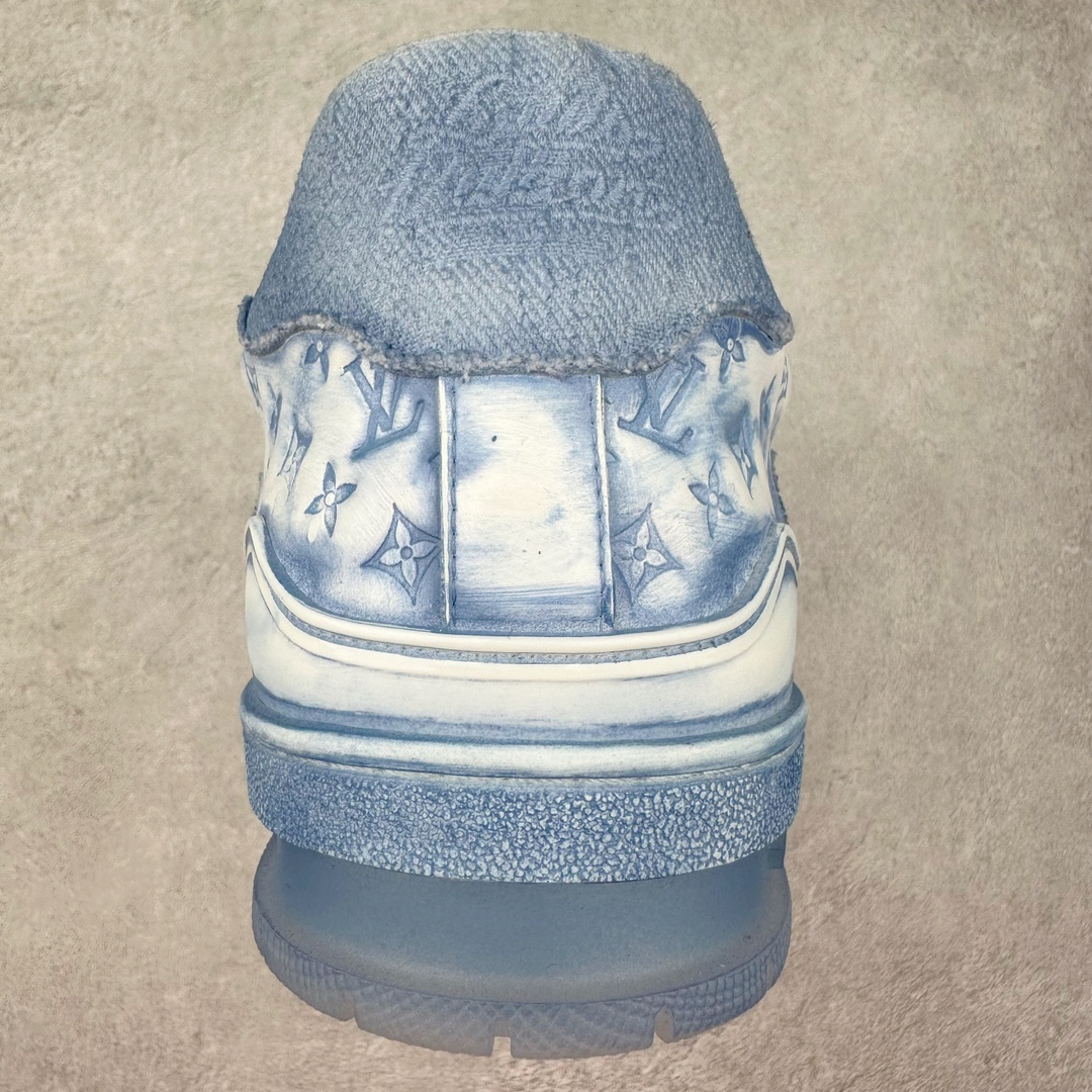 图片[8]-Louis Vuitton Trainer lv路易威登时装走秀运动时尚板鞋 外贸零售特供批次 2023全新纸板数据 印花高频效果碾压市面 市售天花板产物 耗时半年巨作 全套原厂新版原纸板楦头开发 原厂特供皮料加持 市场所有版本中综合最强的货品 GD实力大厂出品 全网最全配色更新最快 最成熟的做工稳定的品控 完美鞋型超高的清洁度 零毛边线头瑕疵 全套原楦原纸版原鞋开模 全网最具灵魂的版型 正确原装黄色鞋盒 正确中底印花 鞋面印花3D高频深度立体 全鞋电脑针车 紧密相连 针距密度一致 环保乳胶注塑鞋垫 厚度脚感还原原版 皮面裁剪部位 统一油边封口工艺 原装橡胶大底含胶量大底组合零偏差 专柜全套包装 防尘袋 说明书 质保卡 男女鞋 尺码：38 39 40 41 42 43 44 45-选品中心