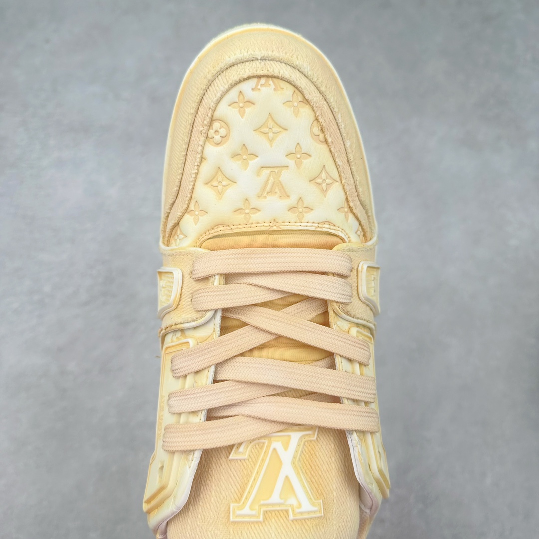 图片[4]-Louis Vuitton Trainer lv路易威登时装走秀运动时尚板鞋 外贸零售特供批次 2023全新纸板数据 印花高频效果碾压市面 市售天花板产物 耗时半年巨作 全套原厂新版原纸板楦头开发 原厂特供皮料加持 市场所有版本中综合最强的货品 GD实力大厂出品 全网最全配色更新最快 最成熟的做工稳定的品控 完美鞋型超高的清洁度 零毛边线头瑕疵 全套原楦原纸版原鞋开模 全网最具灵魂的版型 正确原装黄色鞋盒 正确中底印花 鞋面印花3D高频深度立体 全鞋电脑针车 紧密相连 针距密度一致 环保乳胶注塑鞋垫 厚度脚感还原原版 皮面裁剪部位 统一油边封口工艺 原装橡胶大底含胶量大底组合零偏差 专柜全套包装 防尘袋 说明书 质保卡 男女鞋 尺码：38 39 40 41 42 43 44 45-选品中心