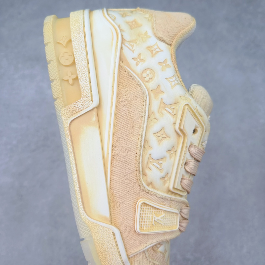 图片[6]-Louis Vuitton Trainer lv路易威登时装走秀运动时尚板鞋 外贸零售特供批次 2023全新纸板数据 印花高频效果碾压市面 市售天花板产物 耗时半年巨作 全套原厂新版原纸板楦头开发 原厂特供皮料加持 市场所有版本中综合最强的货品 GD实力大厂出品 全网最全配色更新最快 最成熟的做工稳定的品控 完美鞋型超高的清洁度 零毛边线头瑕疵 全套原楦原纸版原鞋开模 全网最具灵魂的版型 正确原装黄色鞋盒 正确中底印花 鞋面印花3D高频深度立体 全鞋电脑针车 紧密相连 针距密度一致 环保乳胶注塑鞋垫 厚度脚感还原原版 皮面裁剪部位 统一油边封口工艺 原装橡胶大底含胶量大底组合零偏差 专柜全套包装 防尘袋 说明书 质保卡 男女鞋 尺码：38 39 40 41 42 43 44 45-选品中心