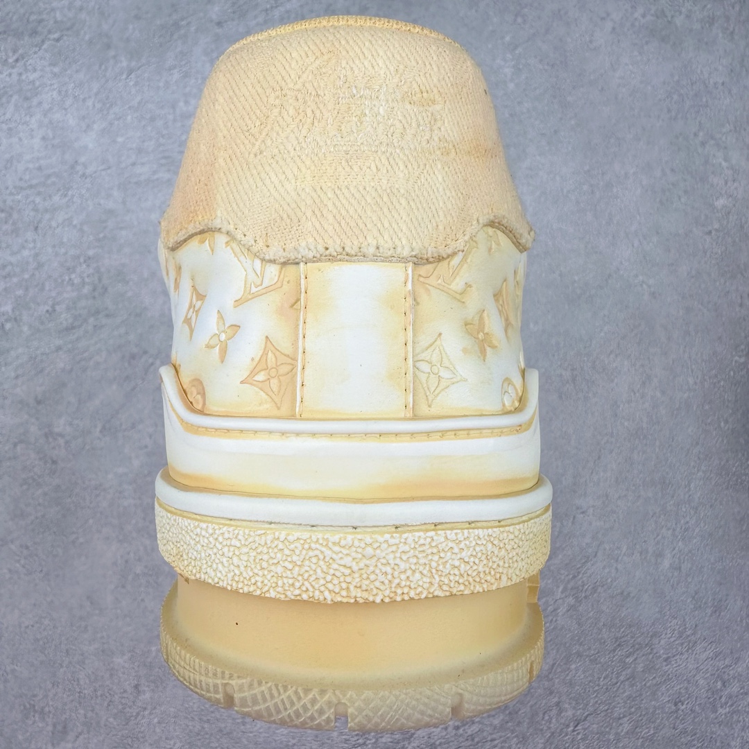 图片[8]-Louis Vuitton Trainer lv路易威登时装走秀运动时尚板鞋 外贸零售特供批次 2023全新纸板数据 印花高频效果碾压市面 市售天花板产物 耗时半年巨作 全套原厂新版原纸板楦头开发 原厂特供皮料加持 市场所有版本中综合最强的货品 GD实力大厂出品 全网最全配色更新最快 最成熟的做工稳定的品控 完美鞋型超高的清洁度 零毛边线头瑕疵 全套原楦原纸版原鞋开模 全网最具灵魂的版型 正确原装黄色鞋盒 正确中底印花 鞋面印花3D高频深度立体 全鞋电脑针车 紧密相连 针距密度一致 环保乳胶注塑鞋垫 厚度脚感还原原版 皮面裁剪部位 统一油边封口工艺 原装橡胶大底含胶量大底组合零偏差 专柜全套包装 防尘袋 说明书 质保卡 男女鞋 尺码：38 39 40 41 42 43 44 45-选品中心